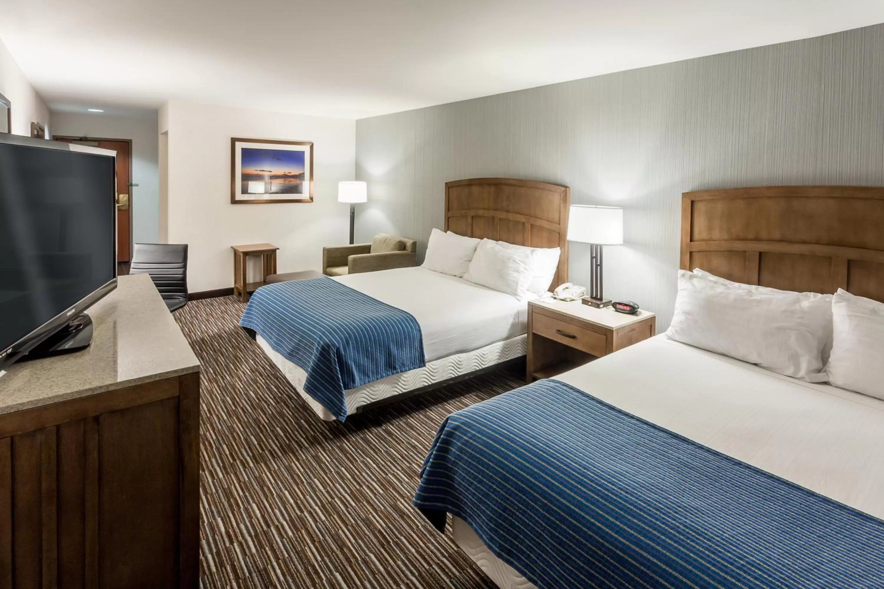 Photo of the whole room, Bed in Holiday Inn Express & Suites Carpinteria by IHG