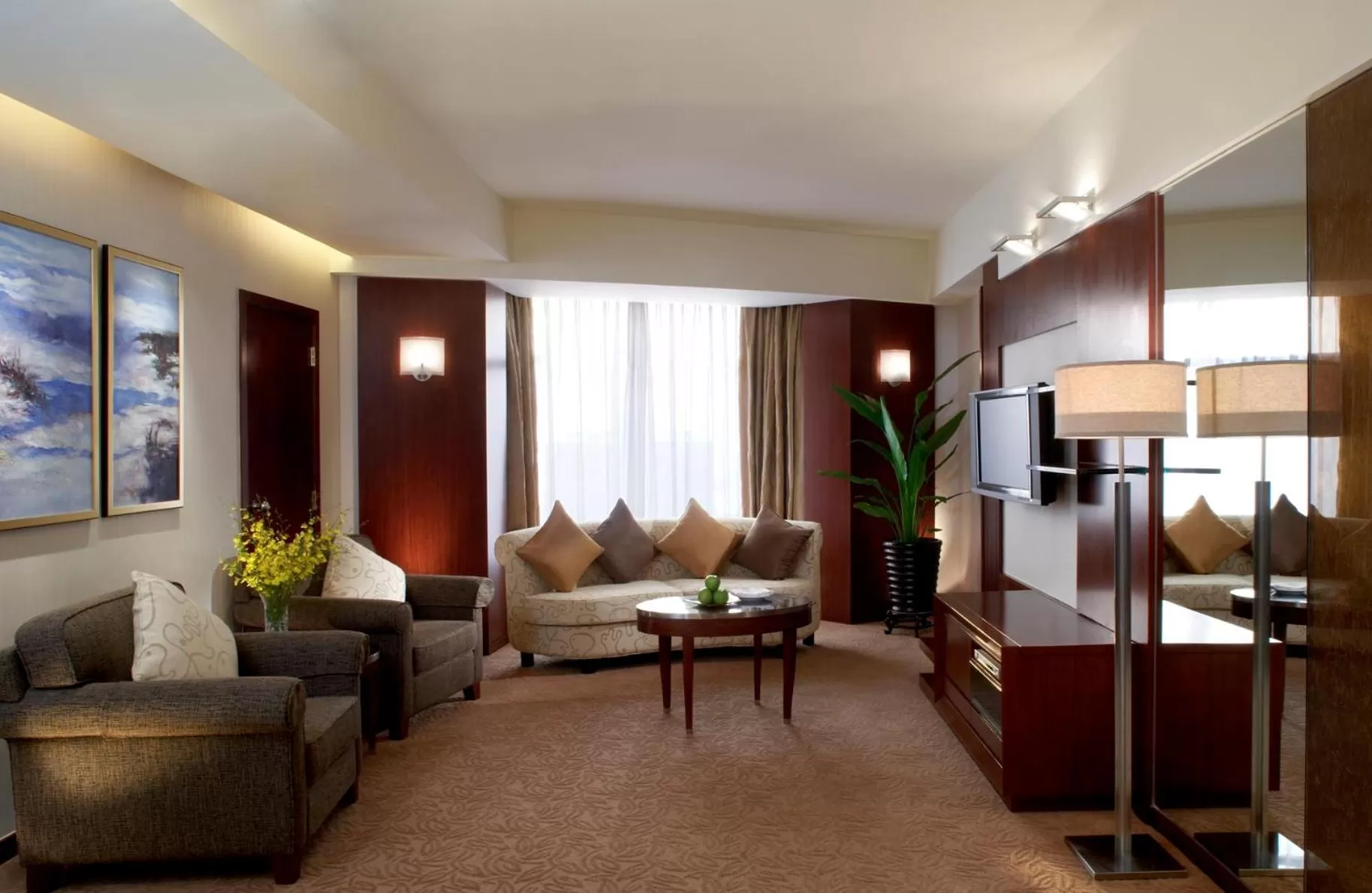 Photo of the whole room in Shangri-La Shenzhen - Nearby Luohu Border, Outdoor Swimming Pool