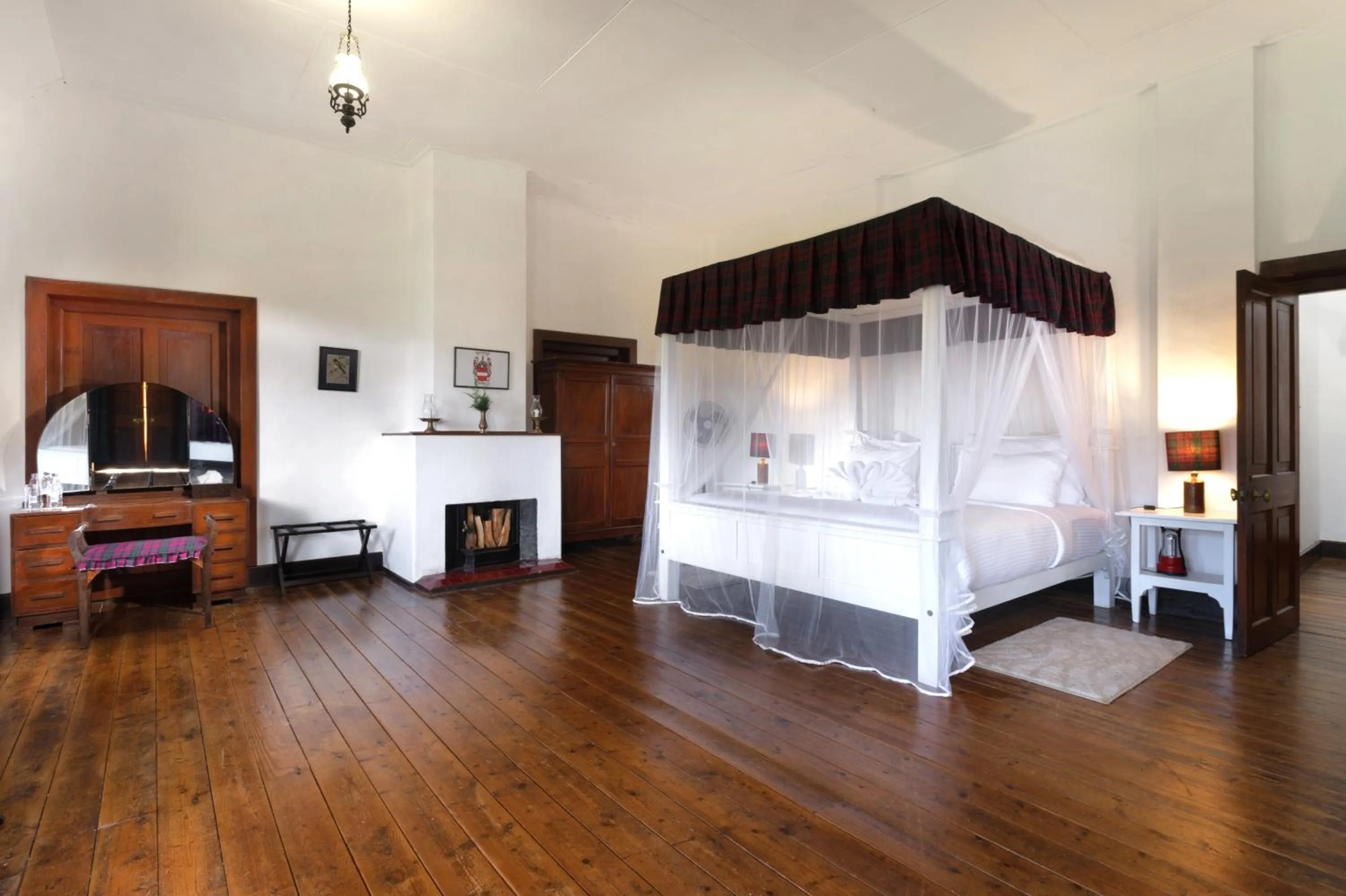 Day, Bed in Scottish Planter Bungalow- Thema Collection