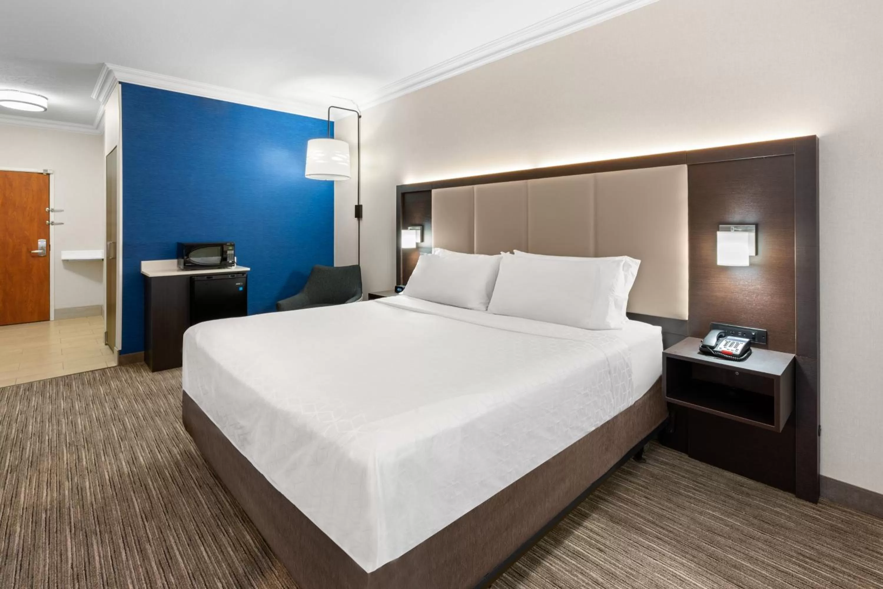 Photo of the whole room in Holiday Inn Express & Suites Klamath Falls Central by IHG