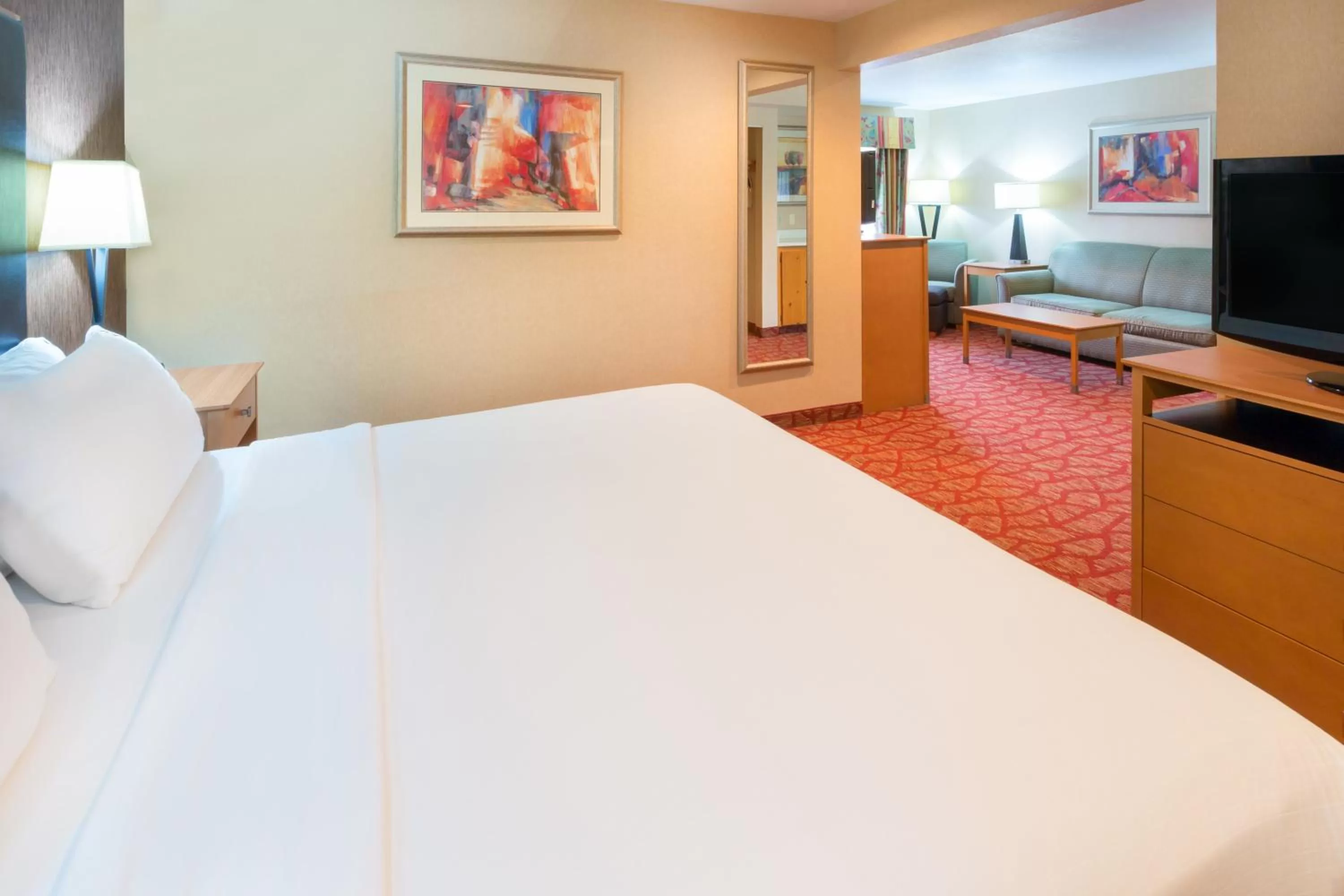 Photo of the whole room, Bed in Holiday Inn Express Roseburg by IHG
