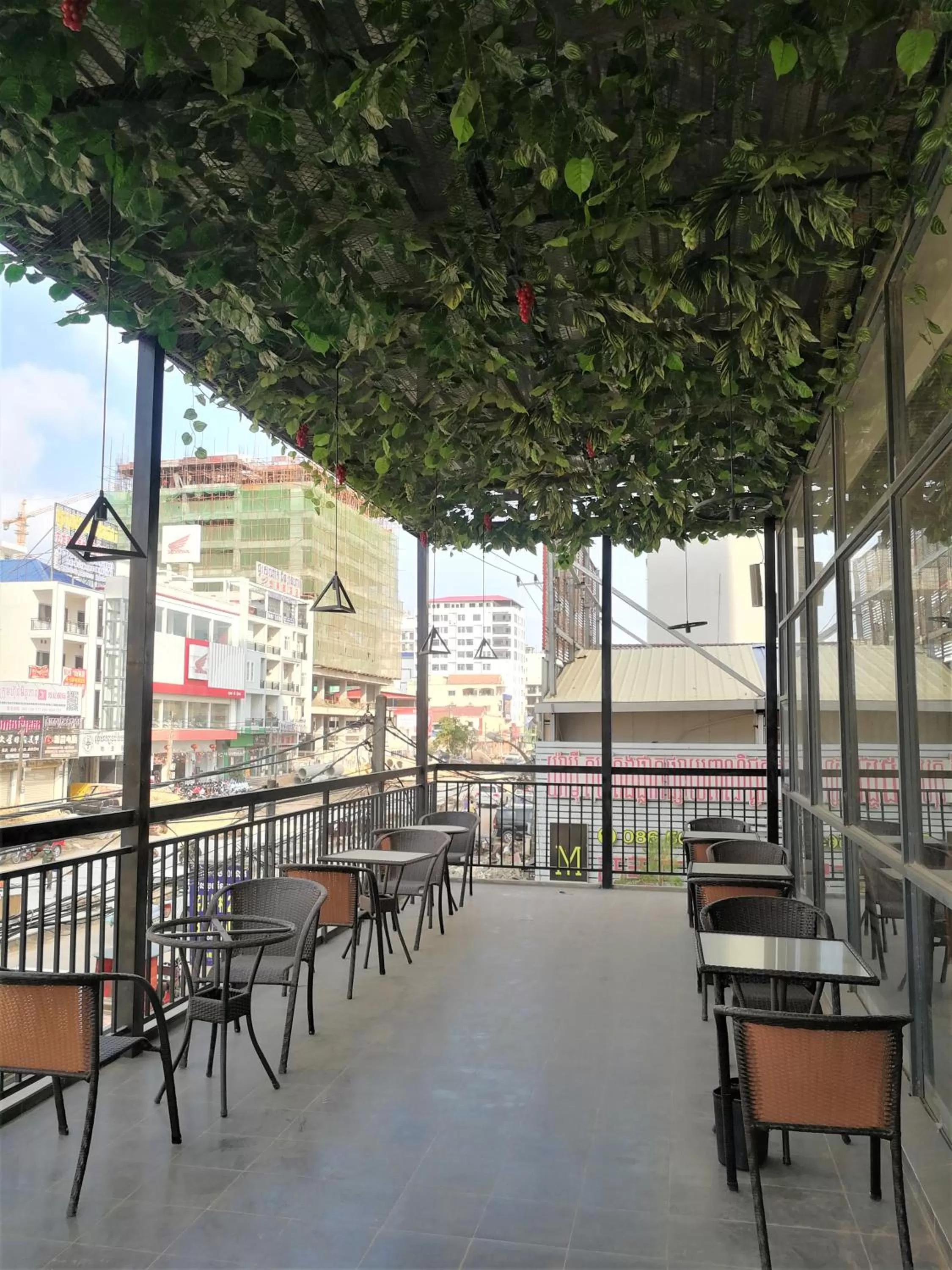 Restaurant/places to eat in PACI Hotel&SPA