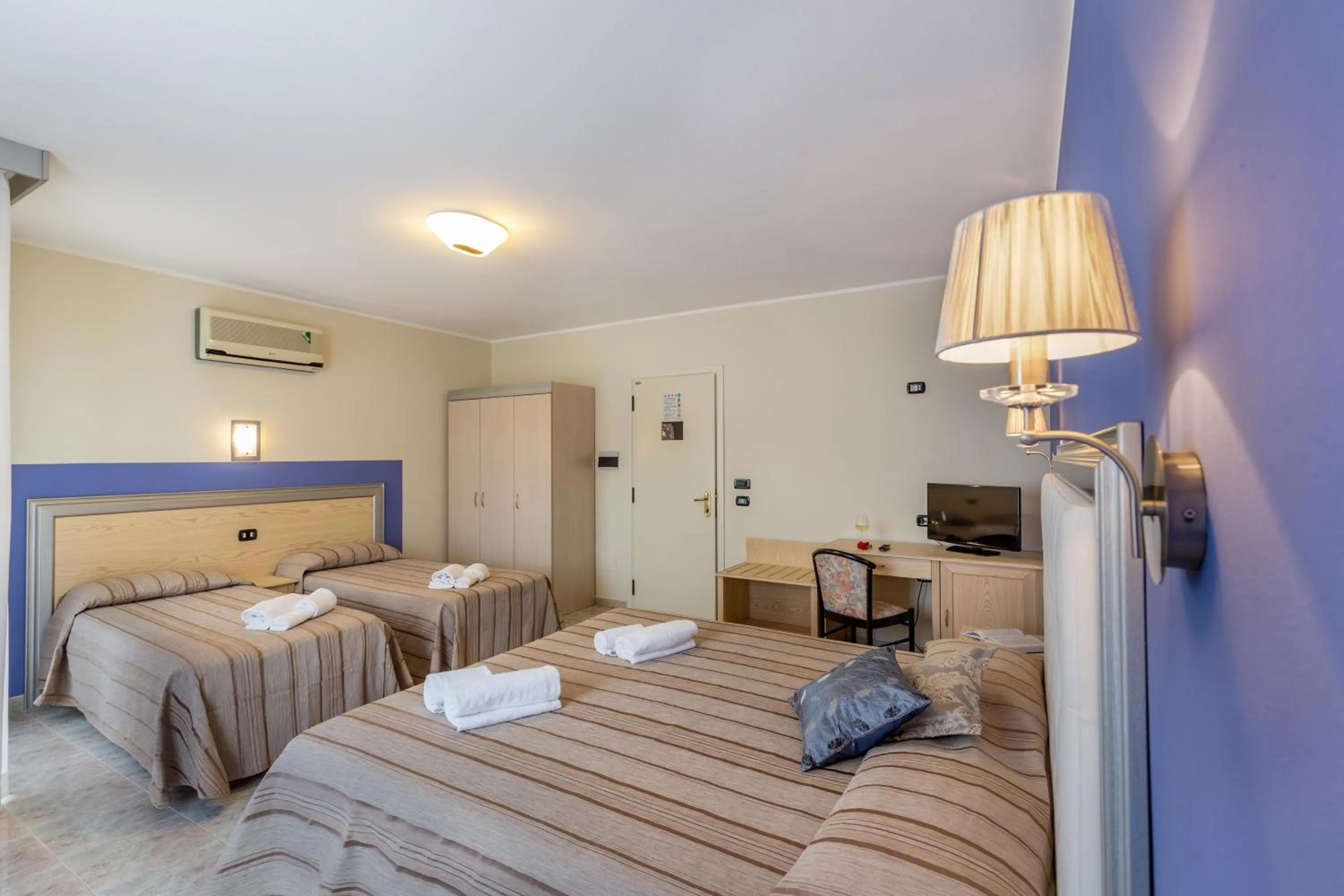 Photo of the whole room, Bed in Hotel Rosa dei Venti