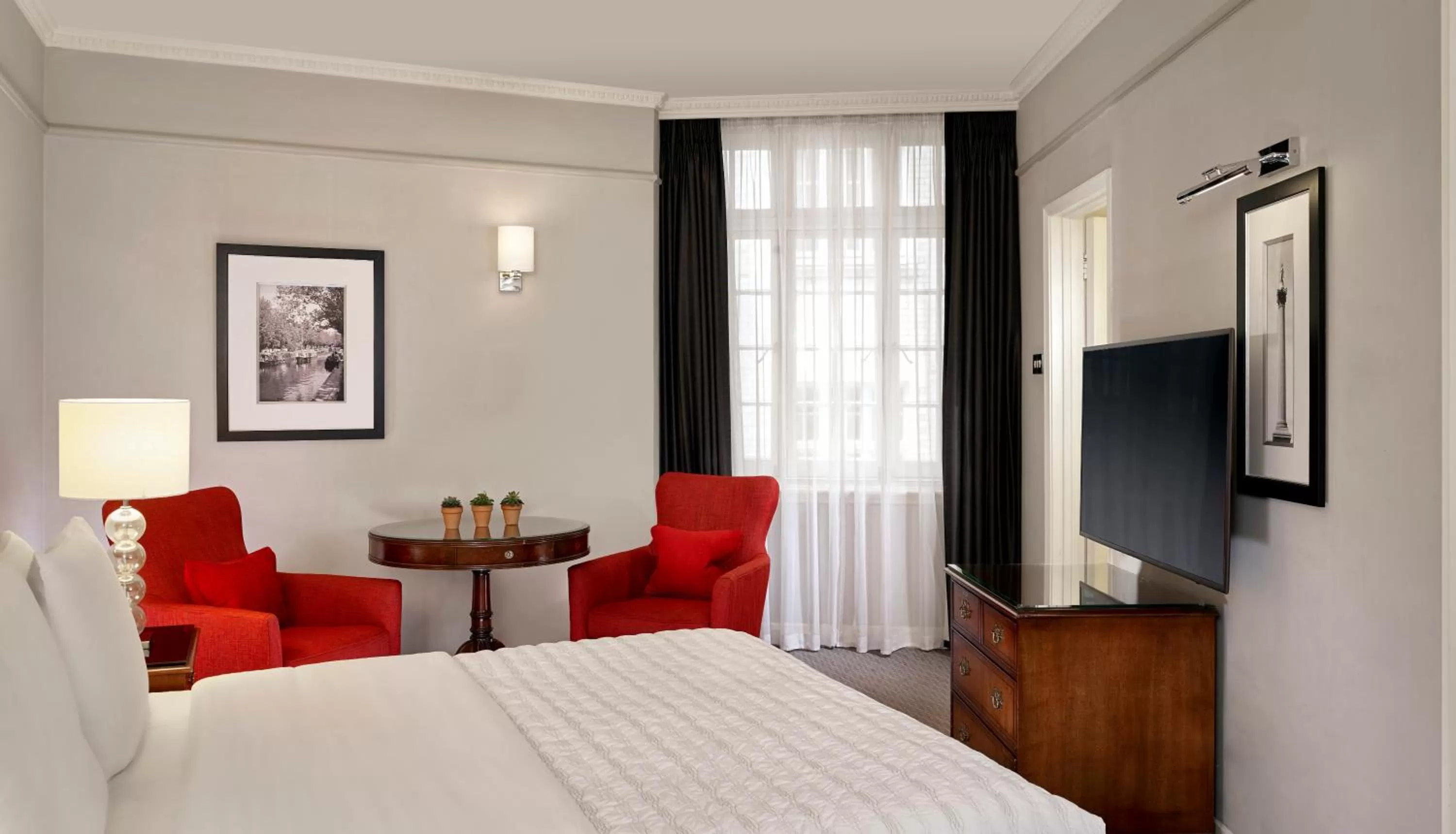 Bedroom, Bed in The Dilly