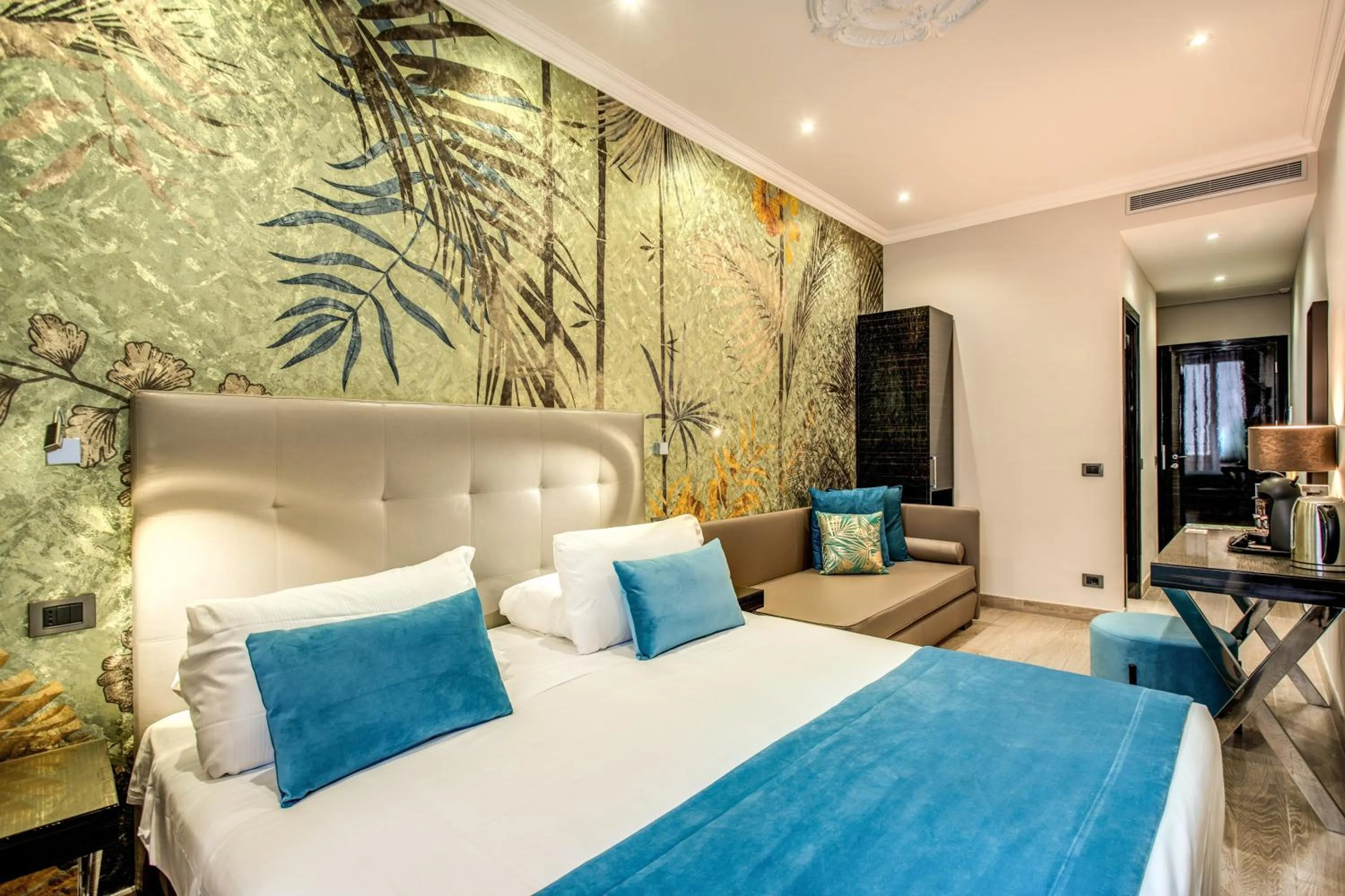 Photo of the whole room, Bed in Relais De La Poste