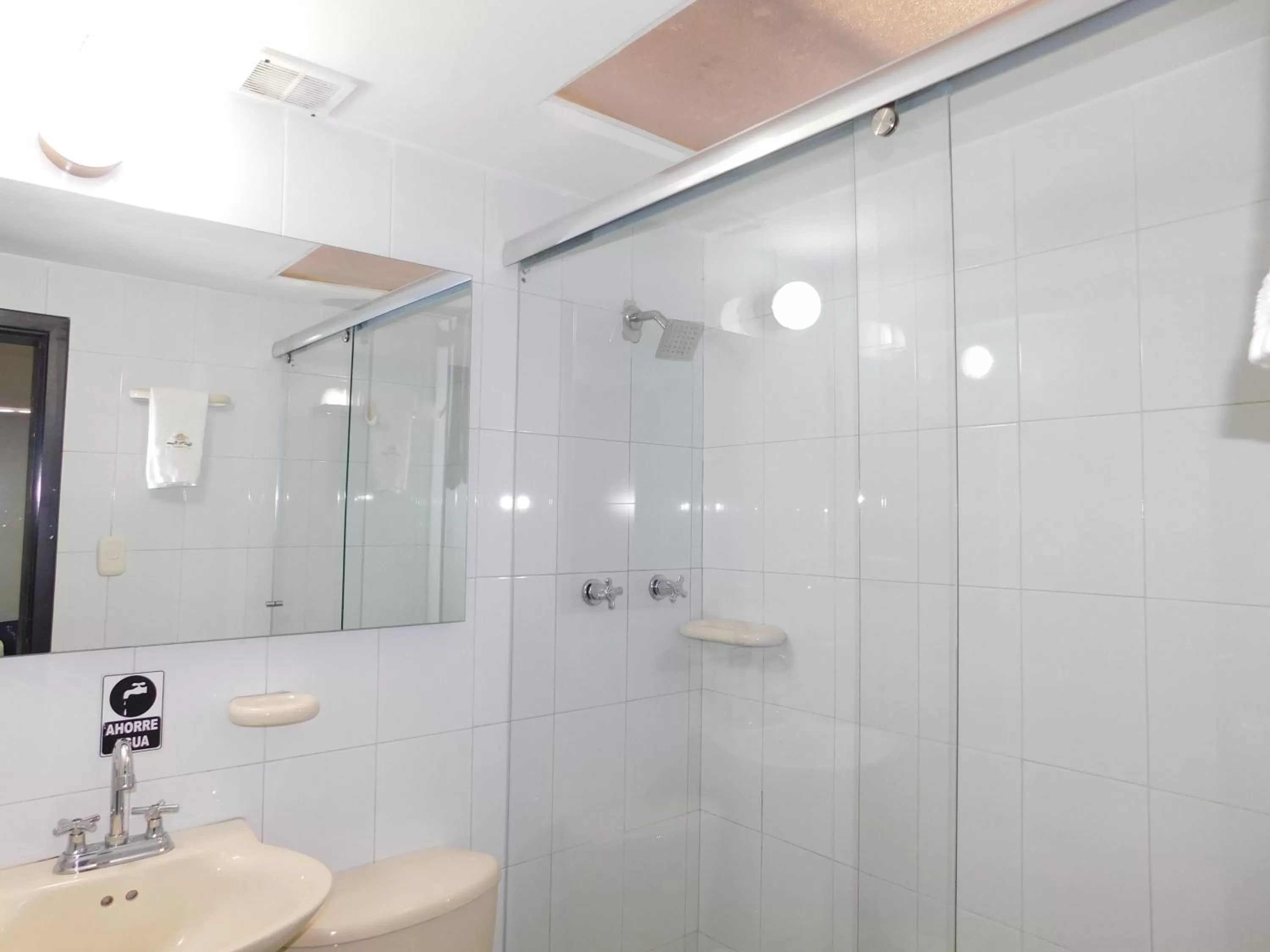 Bathroom in Hotel Casa Navi