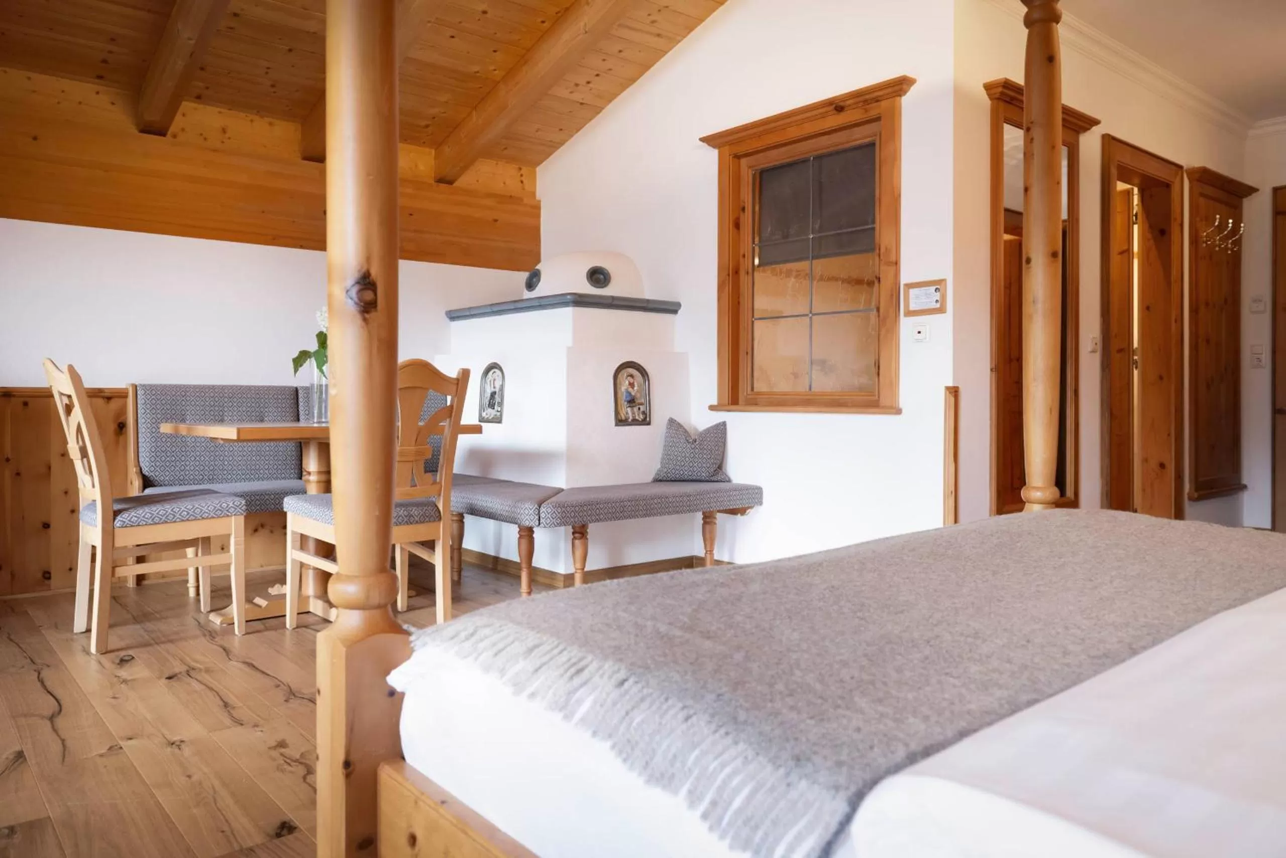 Living room, Bed in Hotel Stubaierhof