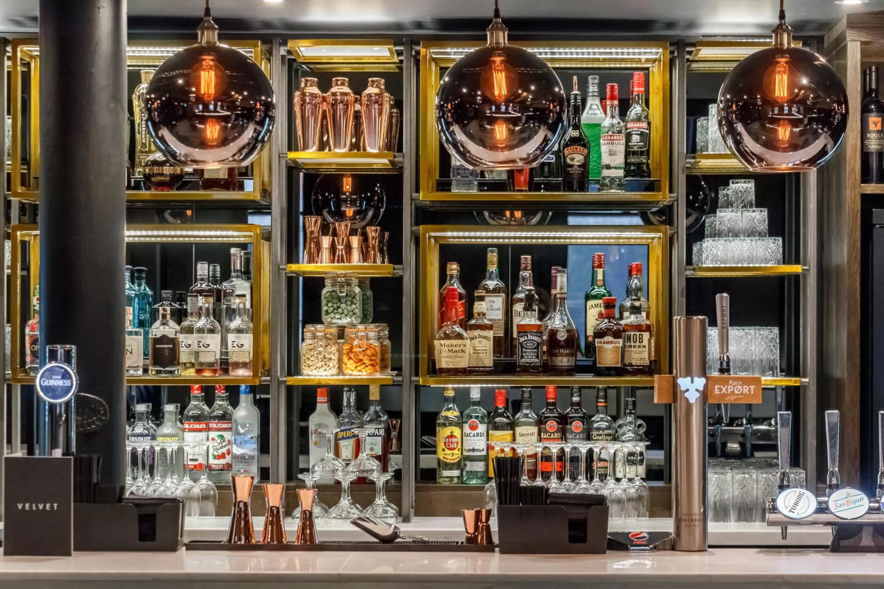 Lounge or bar in Velvet Hotel Manchester, WorldHotels Crafted