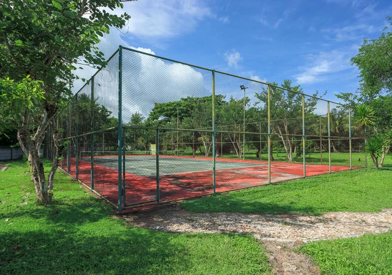 Tennis court in The Jayakarta Suites Komodo Flores