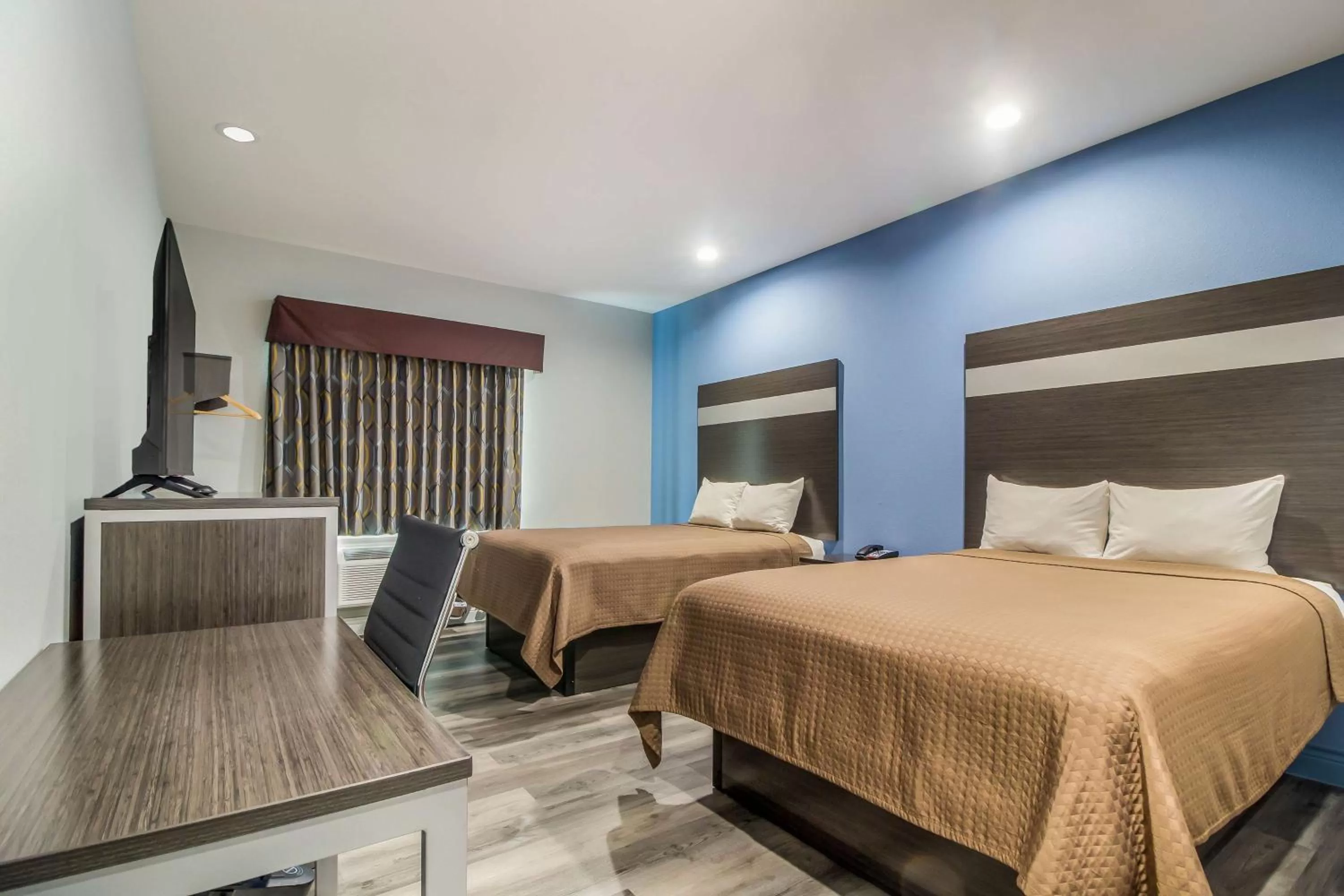 Photo of the whole room, Bed in Studio 6 Deer Park, Tx