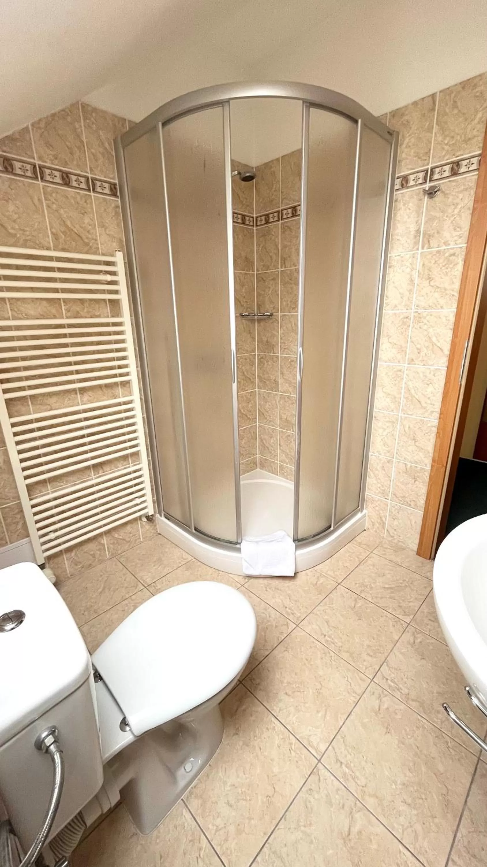 Shower in Hotel Karolina