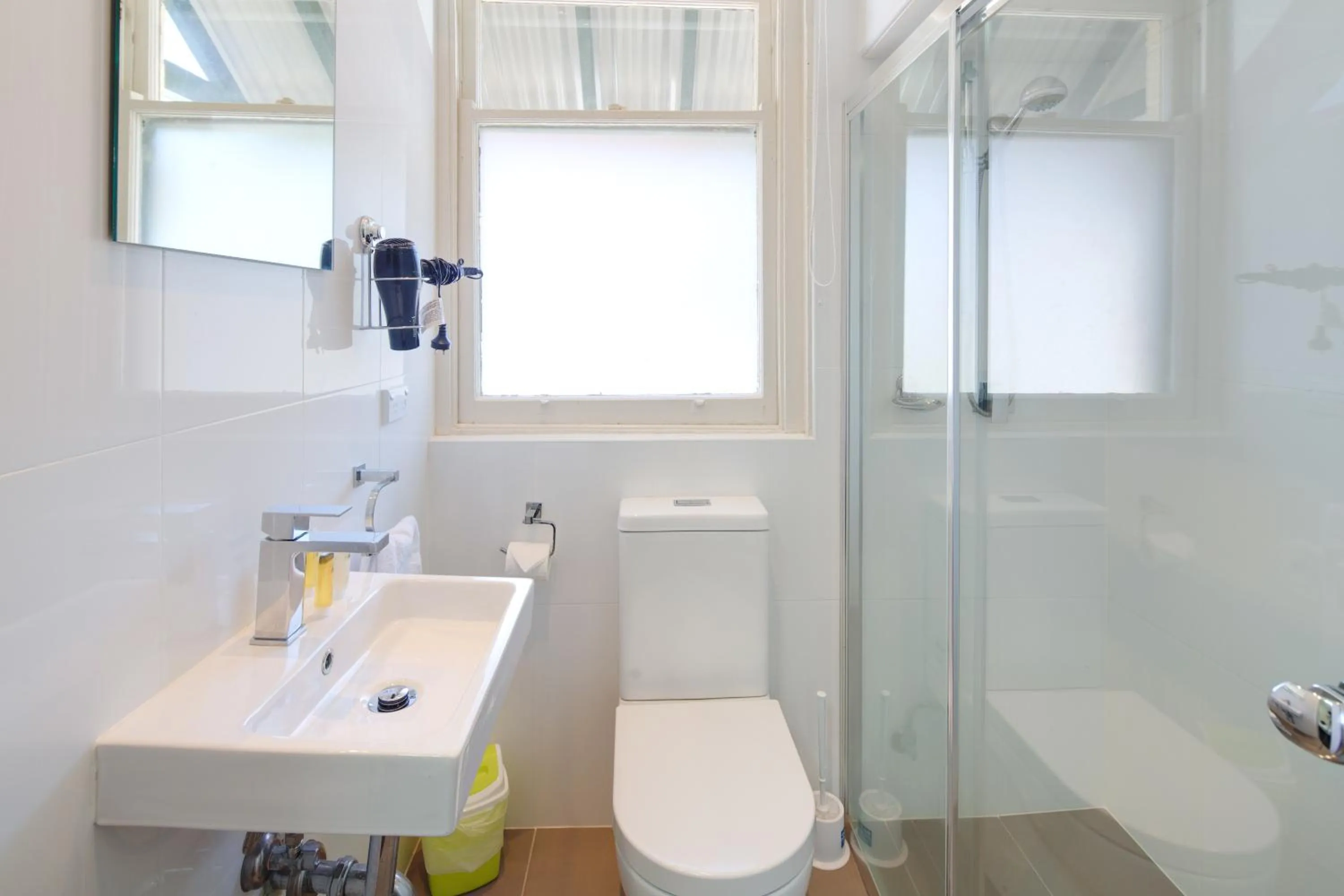 Shower in Neutral Bay Lodge