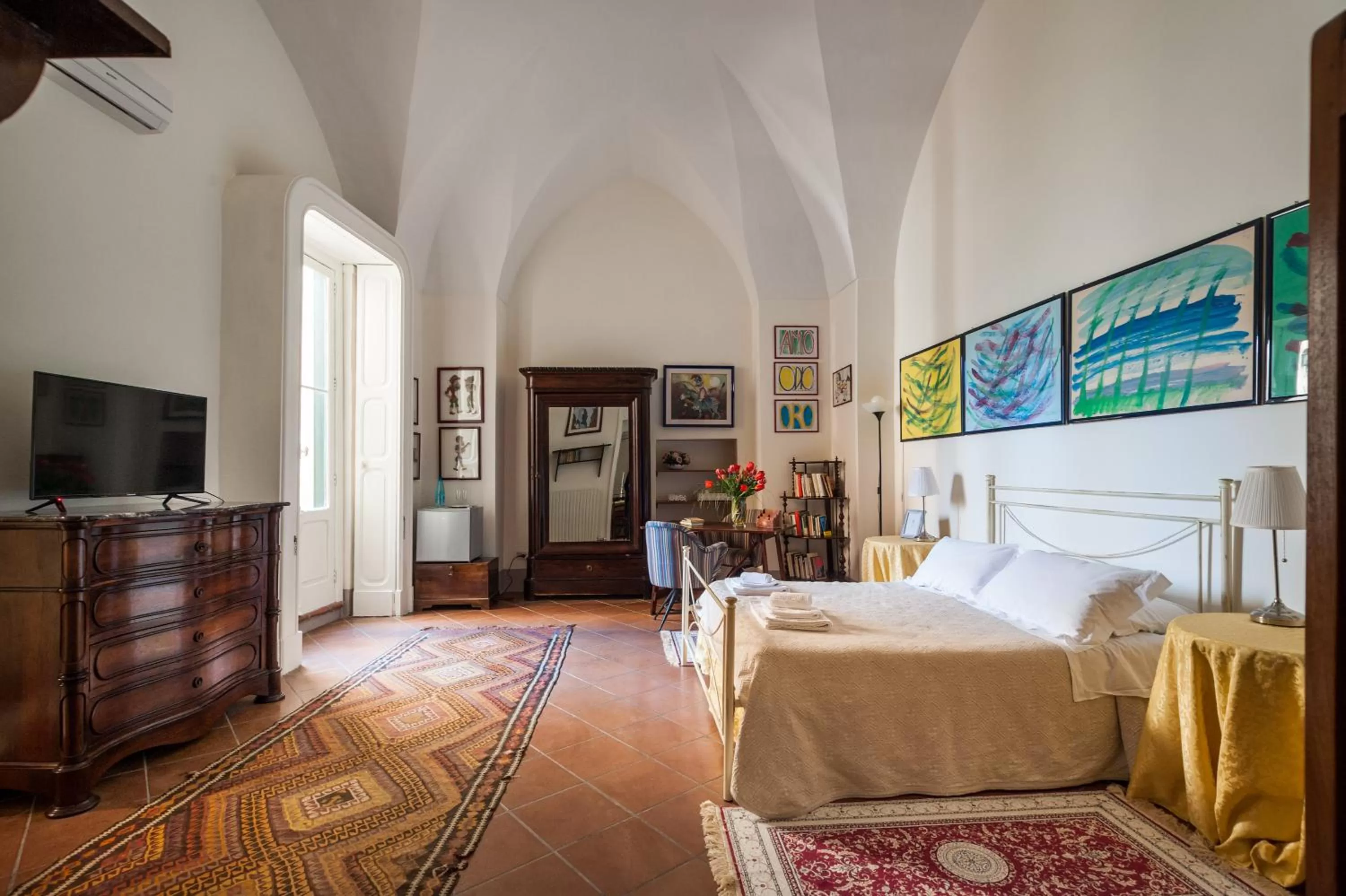 Photo of the whole room, Bed in Palazzo Bernardini Suites