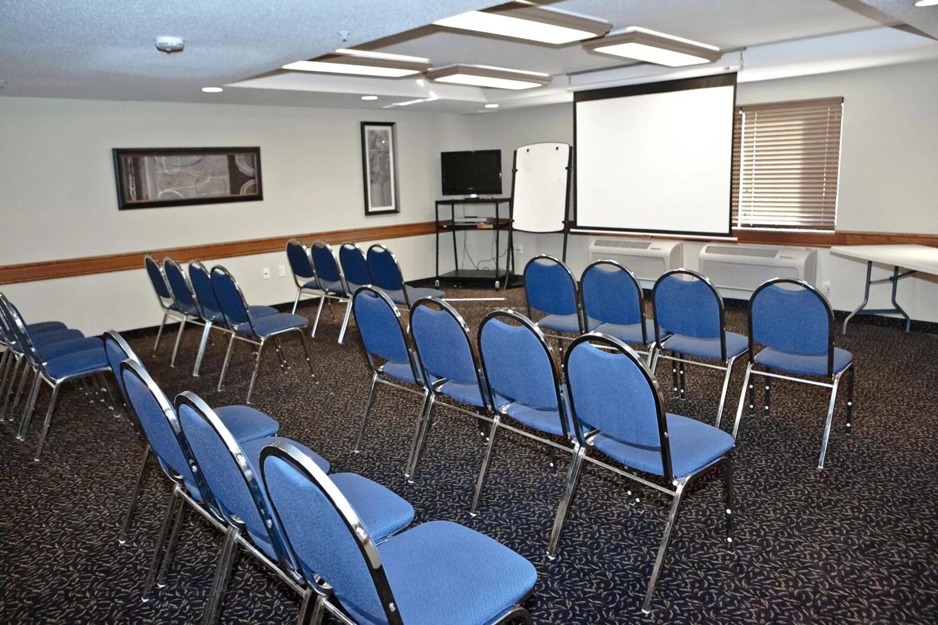 Business facilities in AmericInn by Wyndham Lincoln South