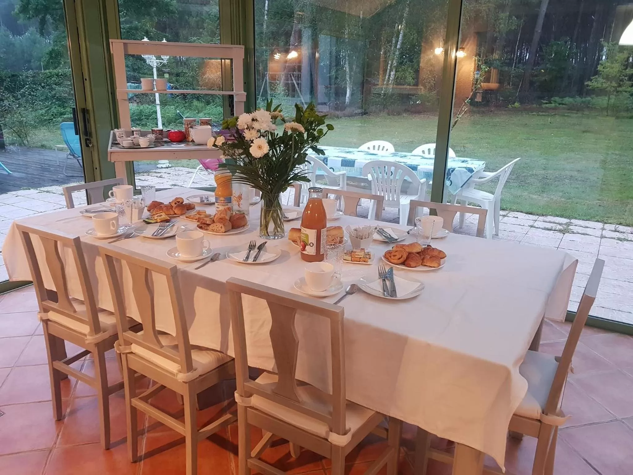 Breakfast, Restaurant/Places to Eat in B&B La Forêt de Charmeuse