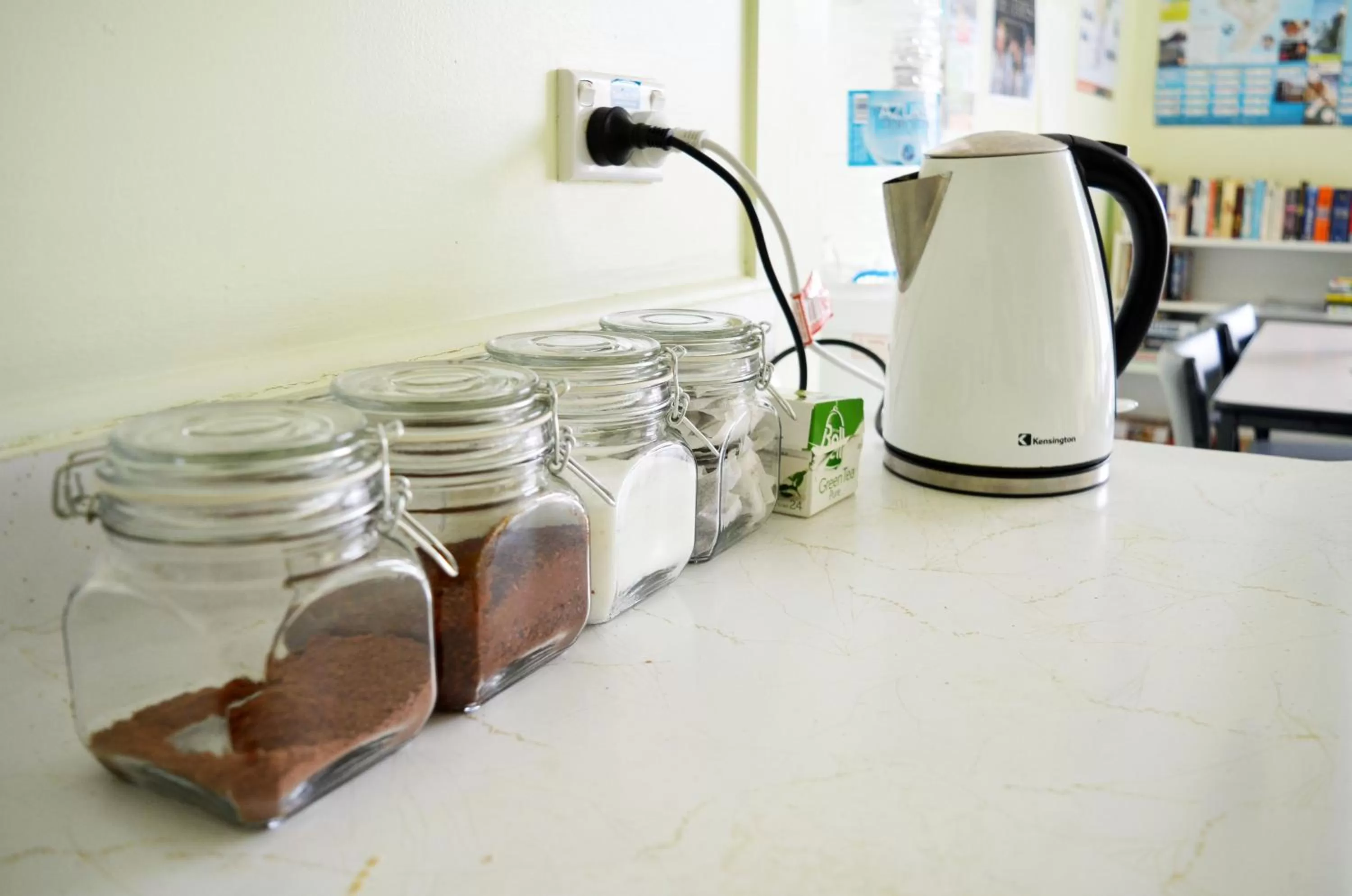 Communal kitchen in Braemar House B&B and YHA Hostel