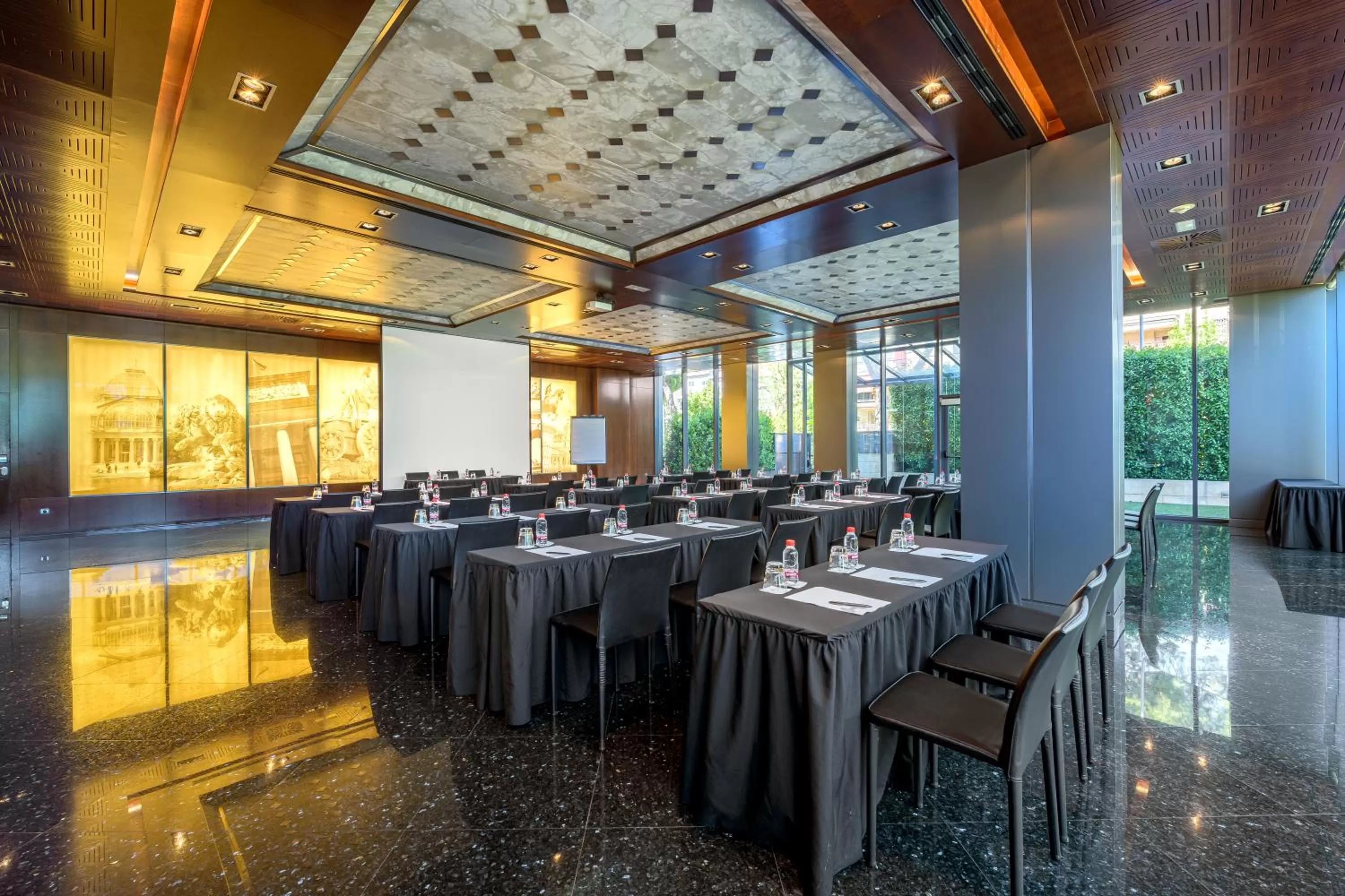 Meeting/conference room in Hotel Maydrit Airport