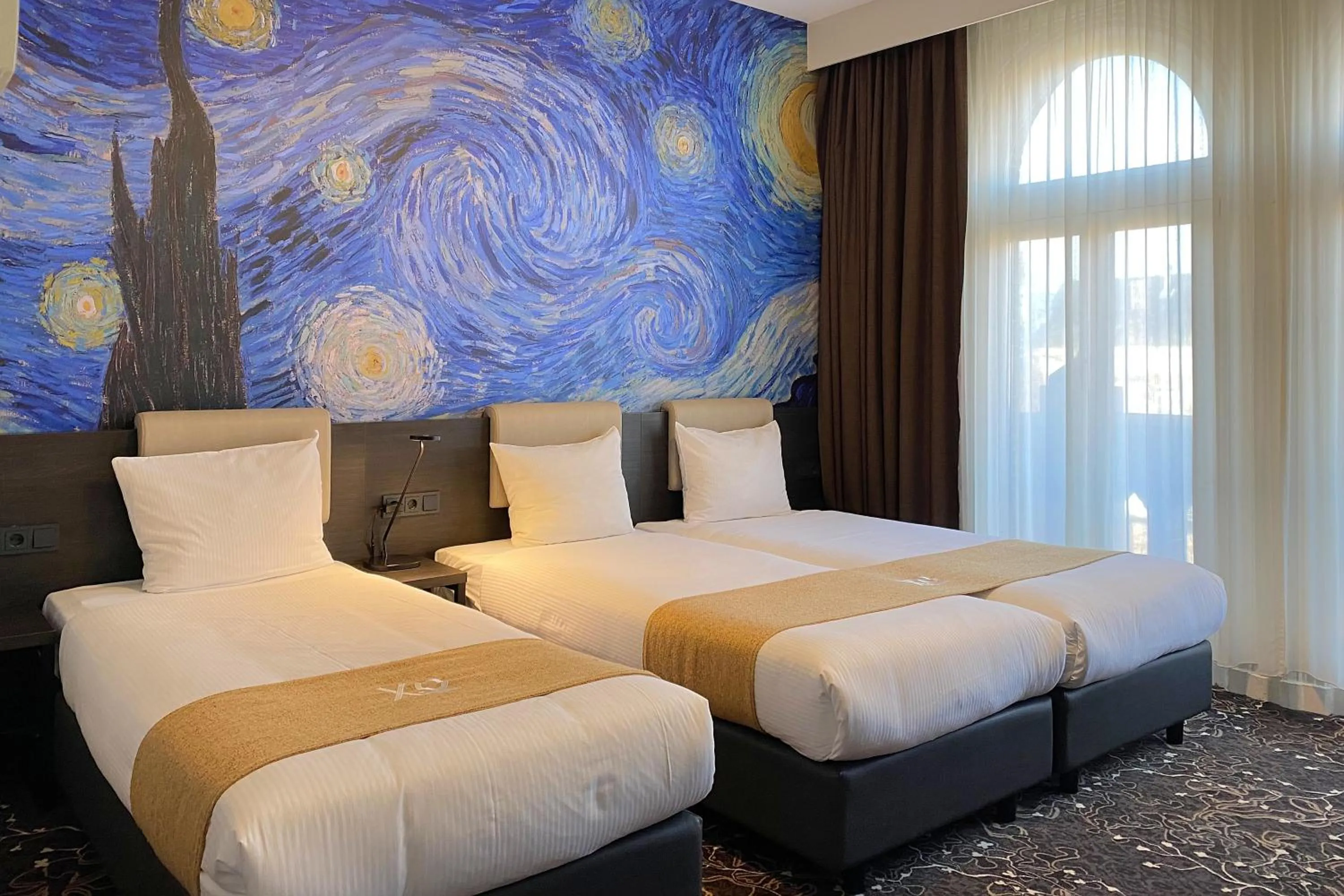 Standard Triple Room in Hotel Van Gogh