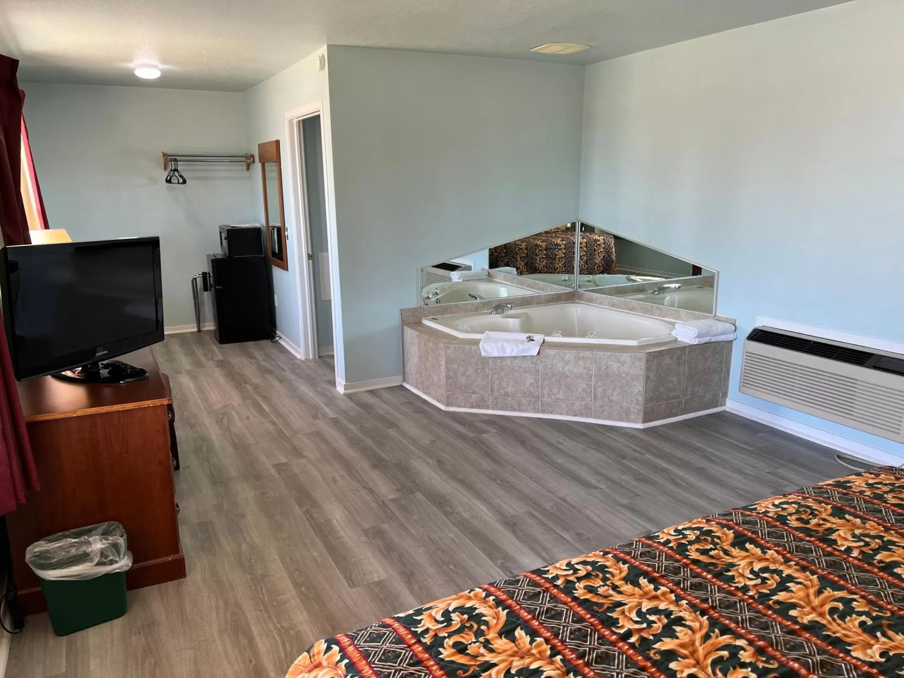 King Suite with Spa Bath - No Pets in Crow's Nest King Suite with Spa Bath - No Pets in Crow's Nest