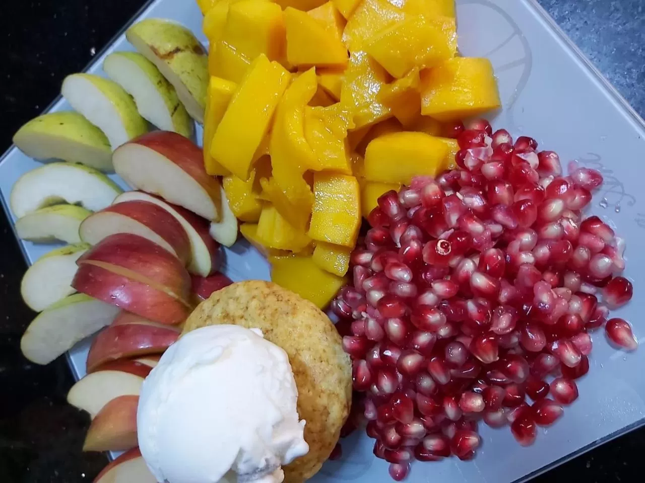 Communal lounge/ TV room, Food in pyramid Giza city inn