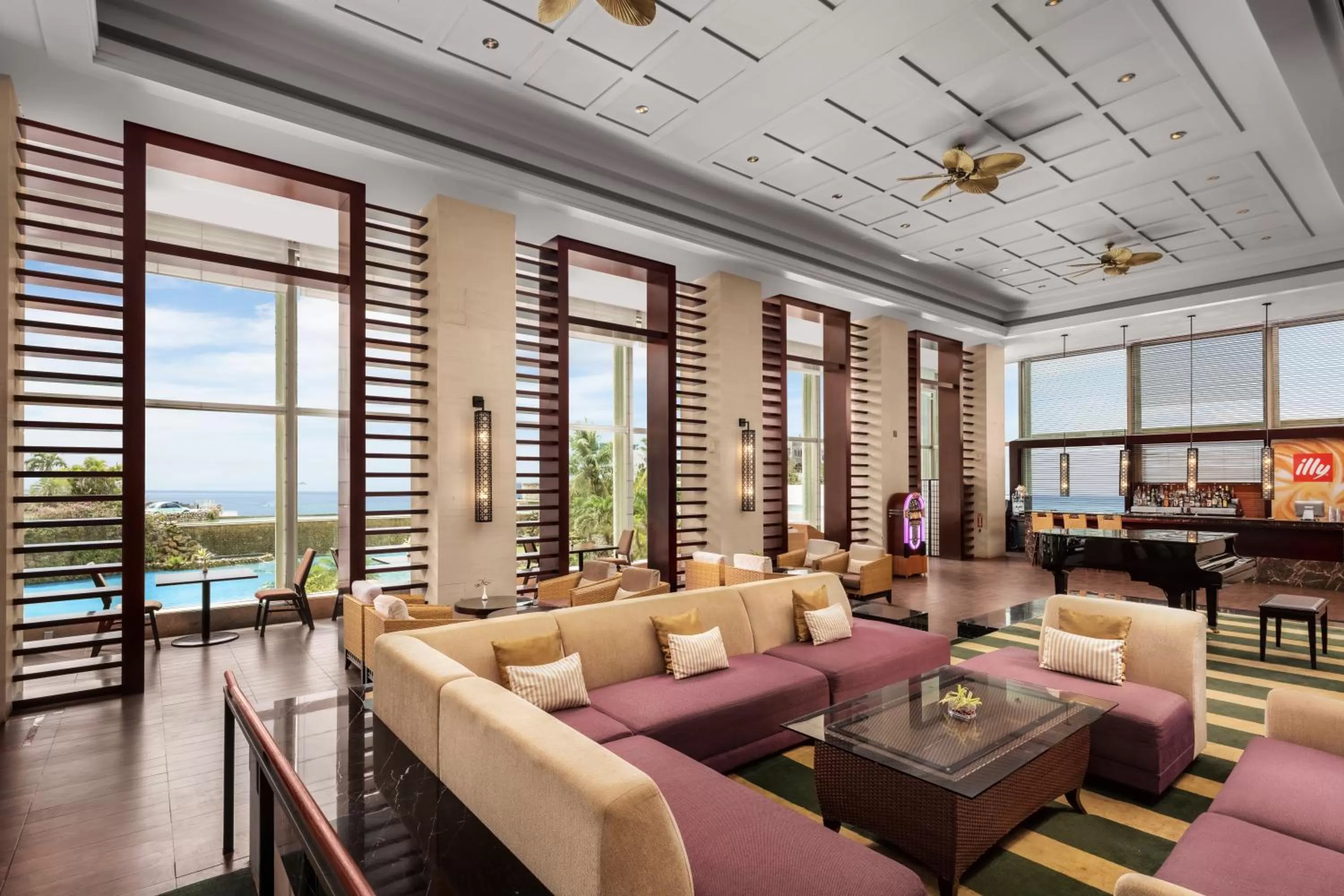 Lounge or bar in RIHGA Royal Laguna Guam Resort