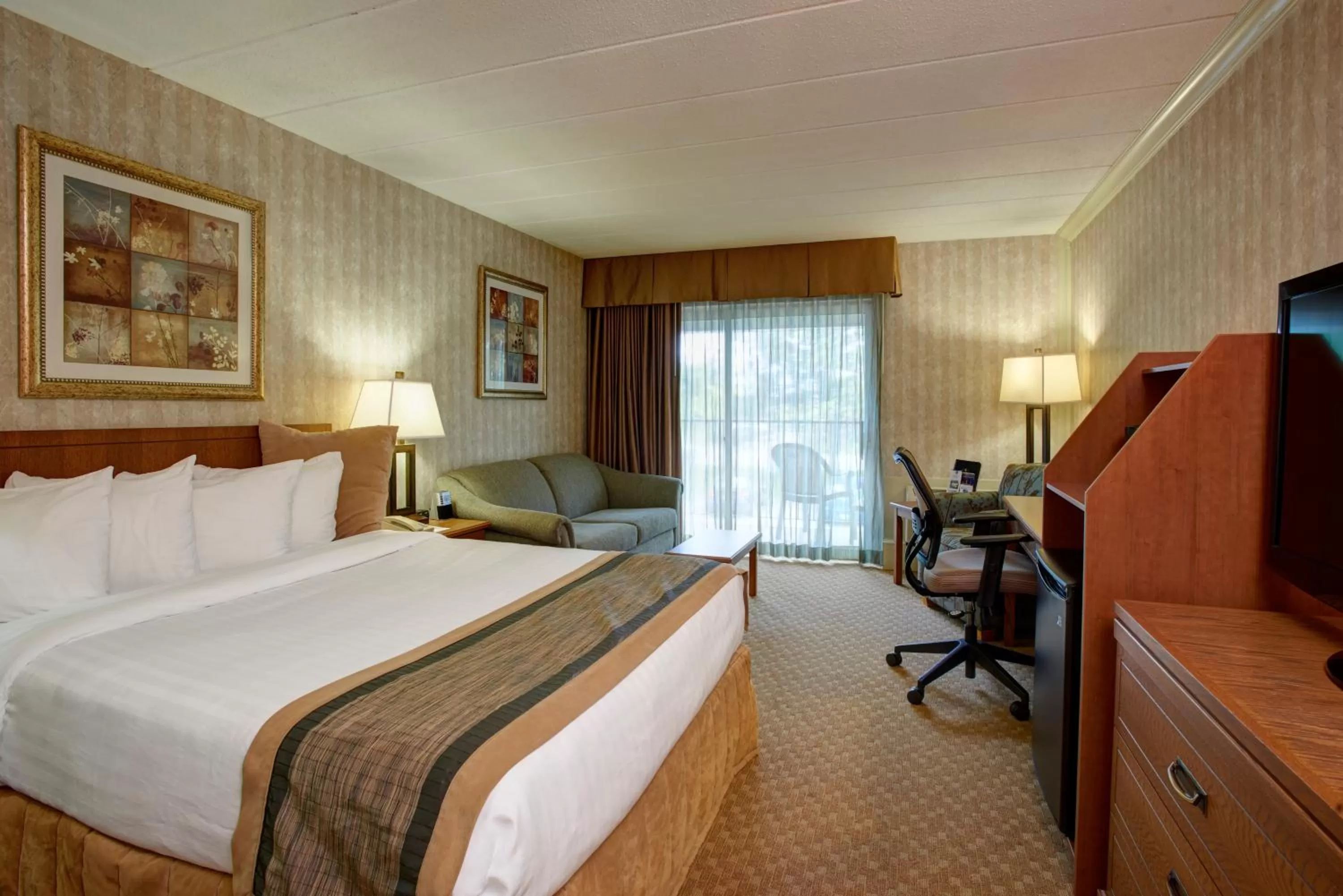 Bedroom, Bed in Best Western Brantford Hotel and Conference Centre
