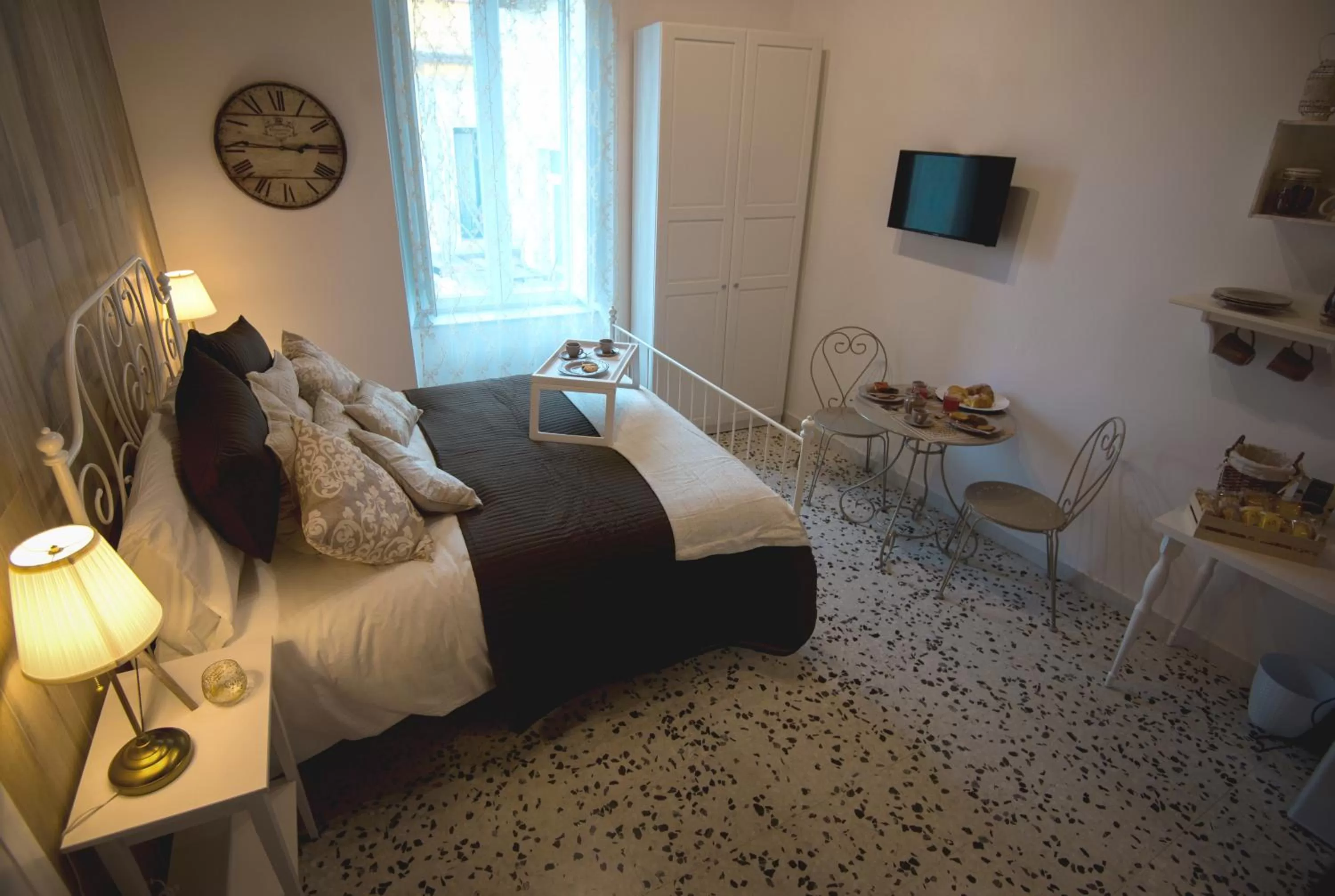 Bed in Elegant B&B - Il Vicolo storico
