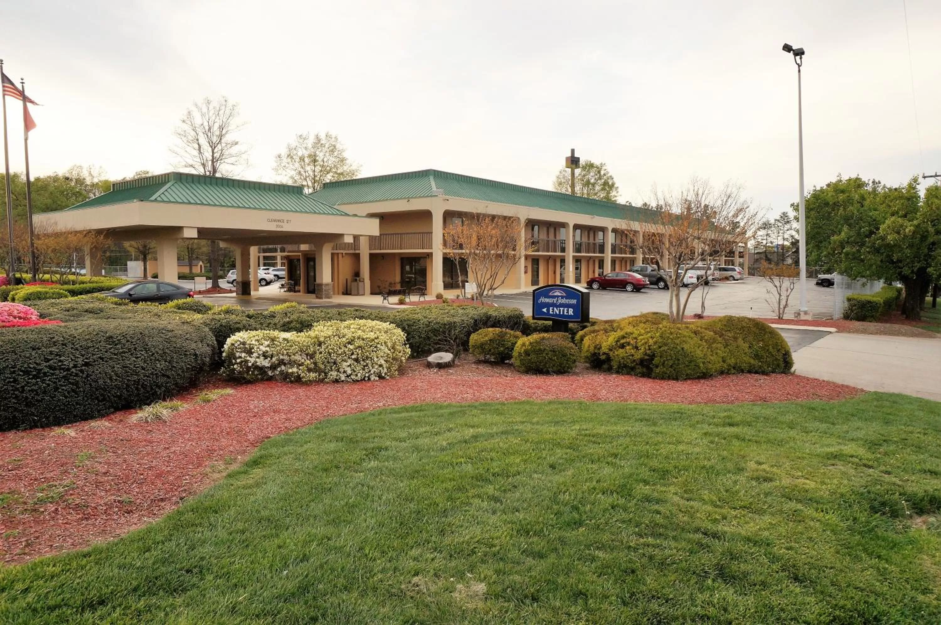 Property building in Howard Johnson by Wyndham Greensboro Near the Coliseum