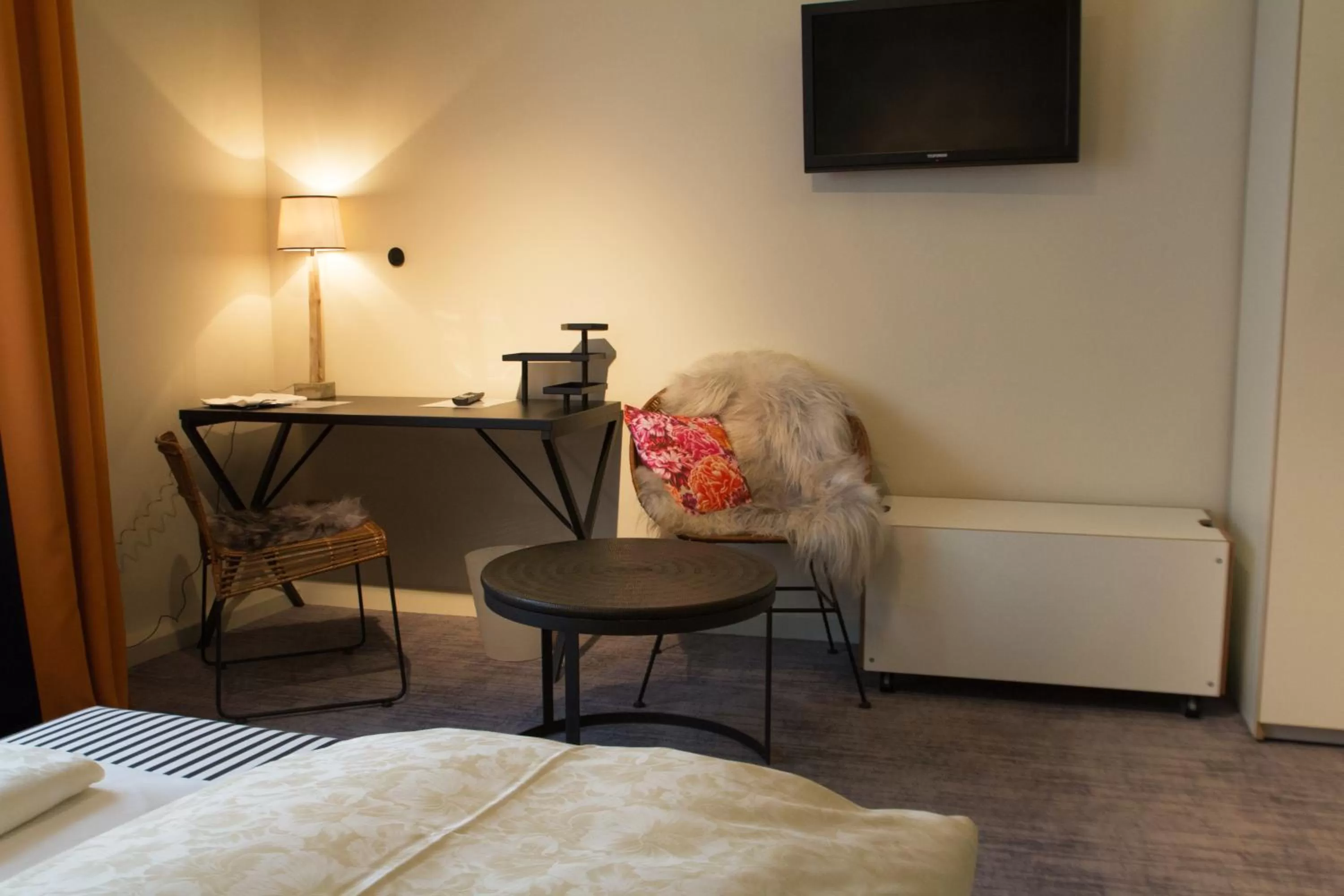 Photo of the whole room, Bed in Historik Hotel Goldener Hirsch Rothenburg