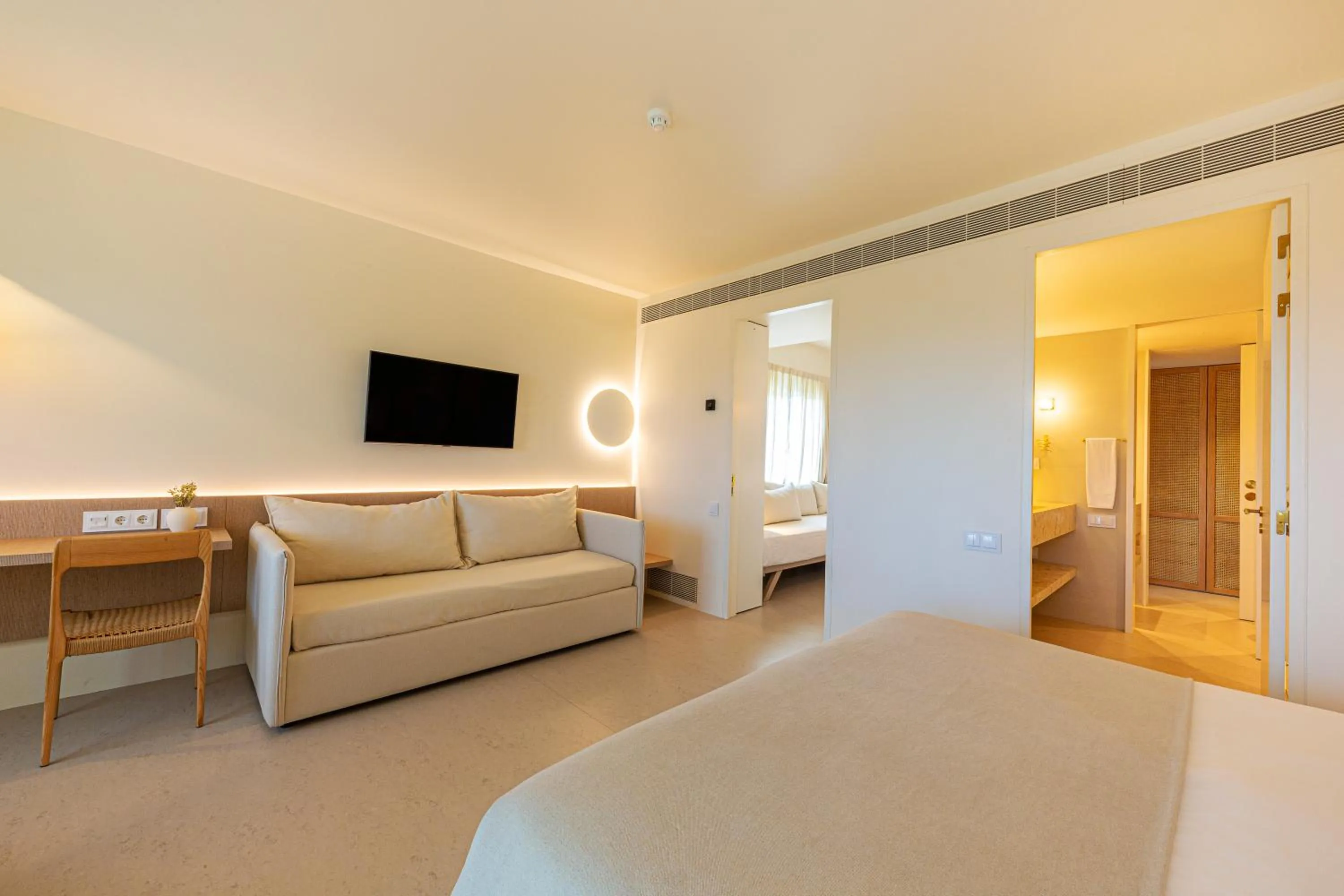 Communal lounge/ TV room, Bed in OZADI Altura Beach Resort - Eurotel Altura