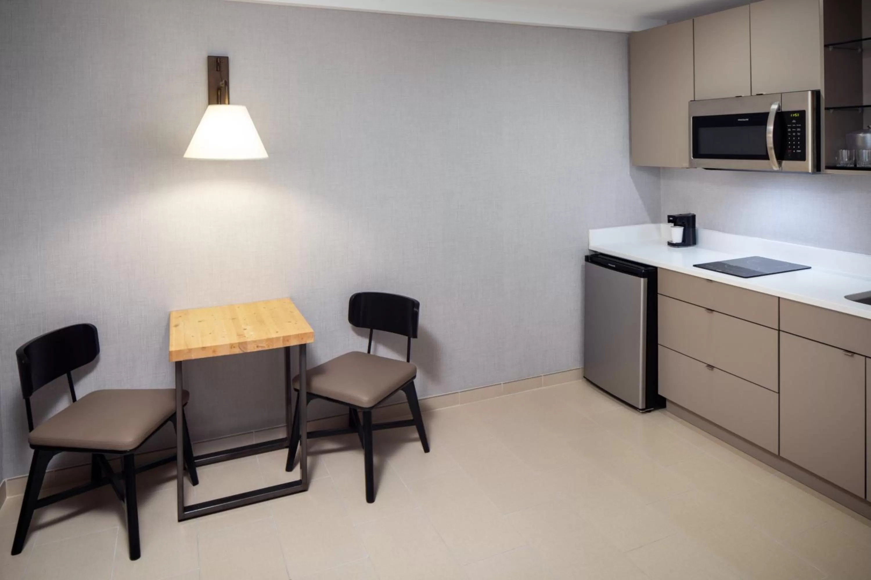 Kitchen or kitchenette, Kitchen/Kitchenette in SpringHill Suites by Marriott New York JFK Airport Jamaica