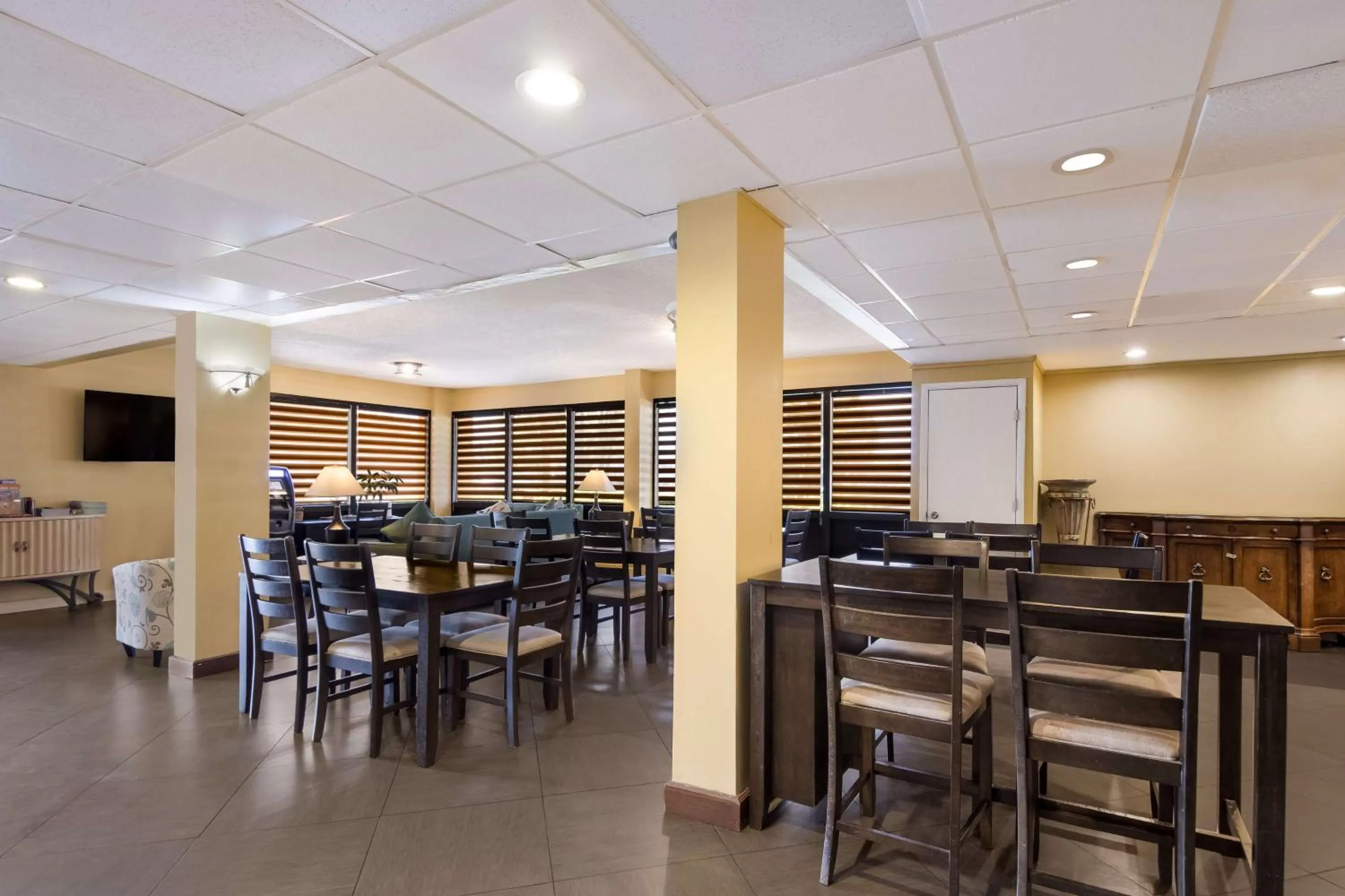 Breakfast in SureStay Hotel by Best Western St Pete Clearwater Airport