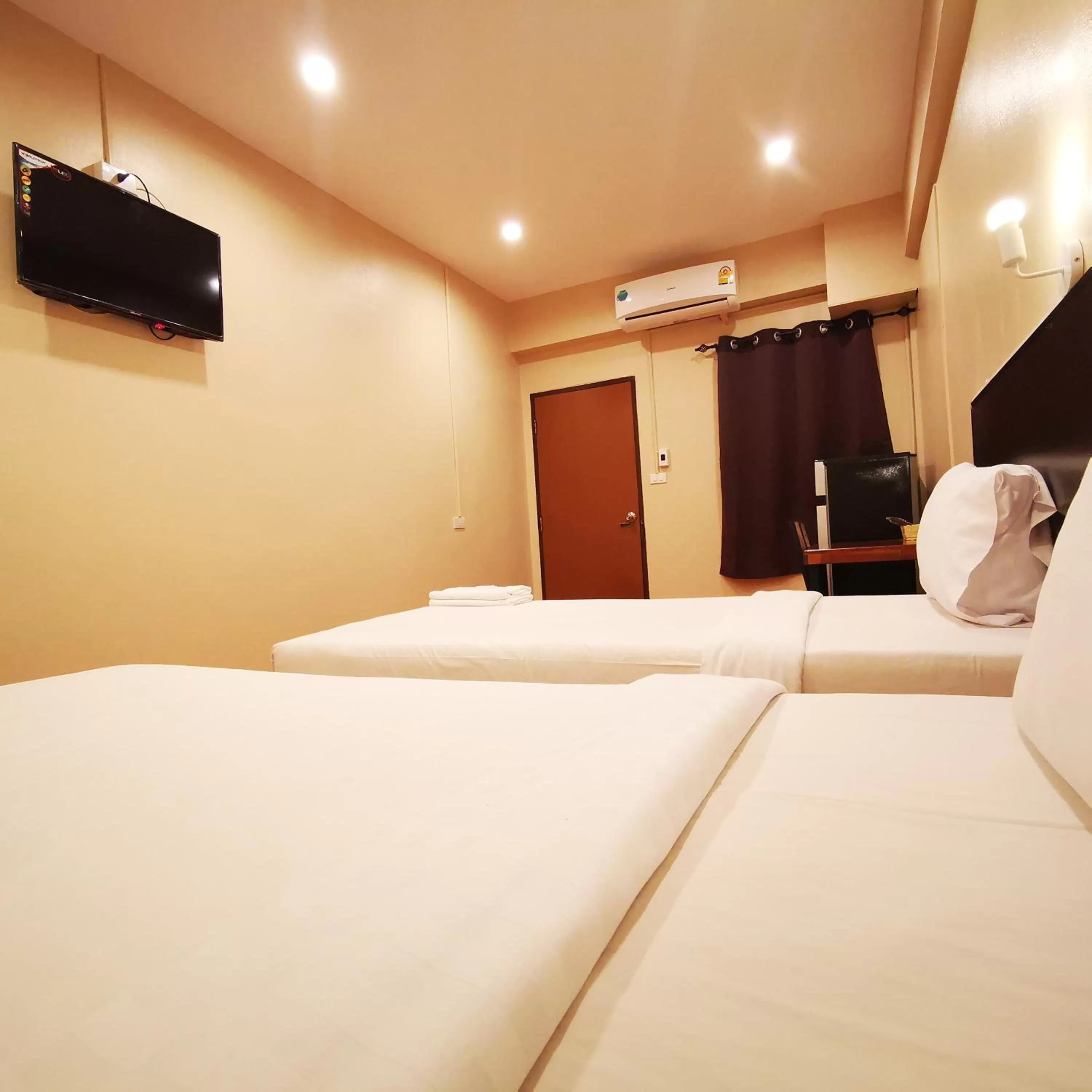 Bed in KKinn South Pattaya