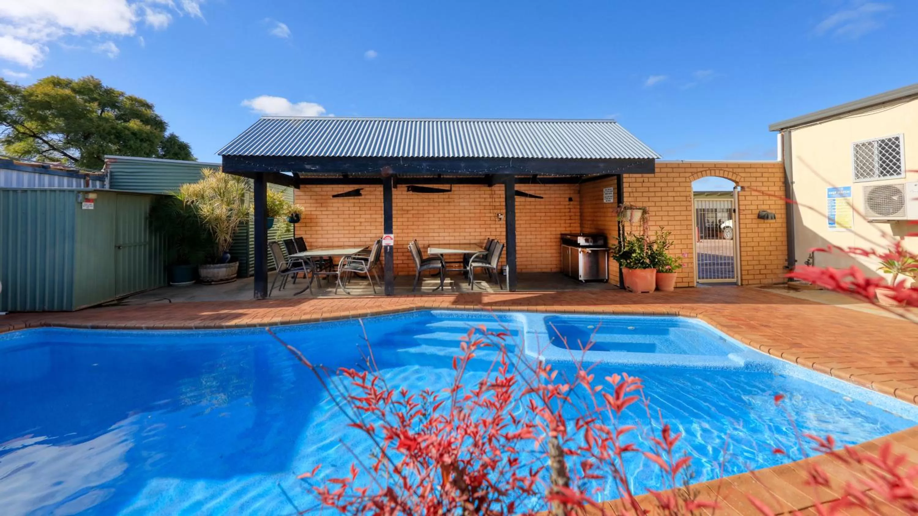 BBQ facilities in Oasis Motor Inn