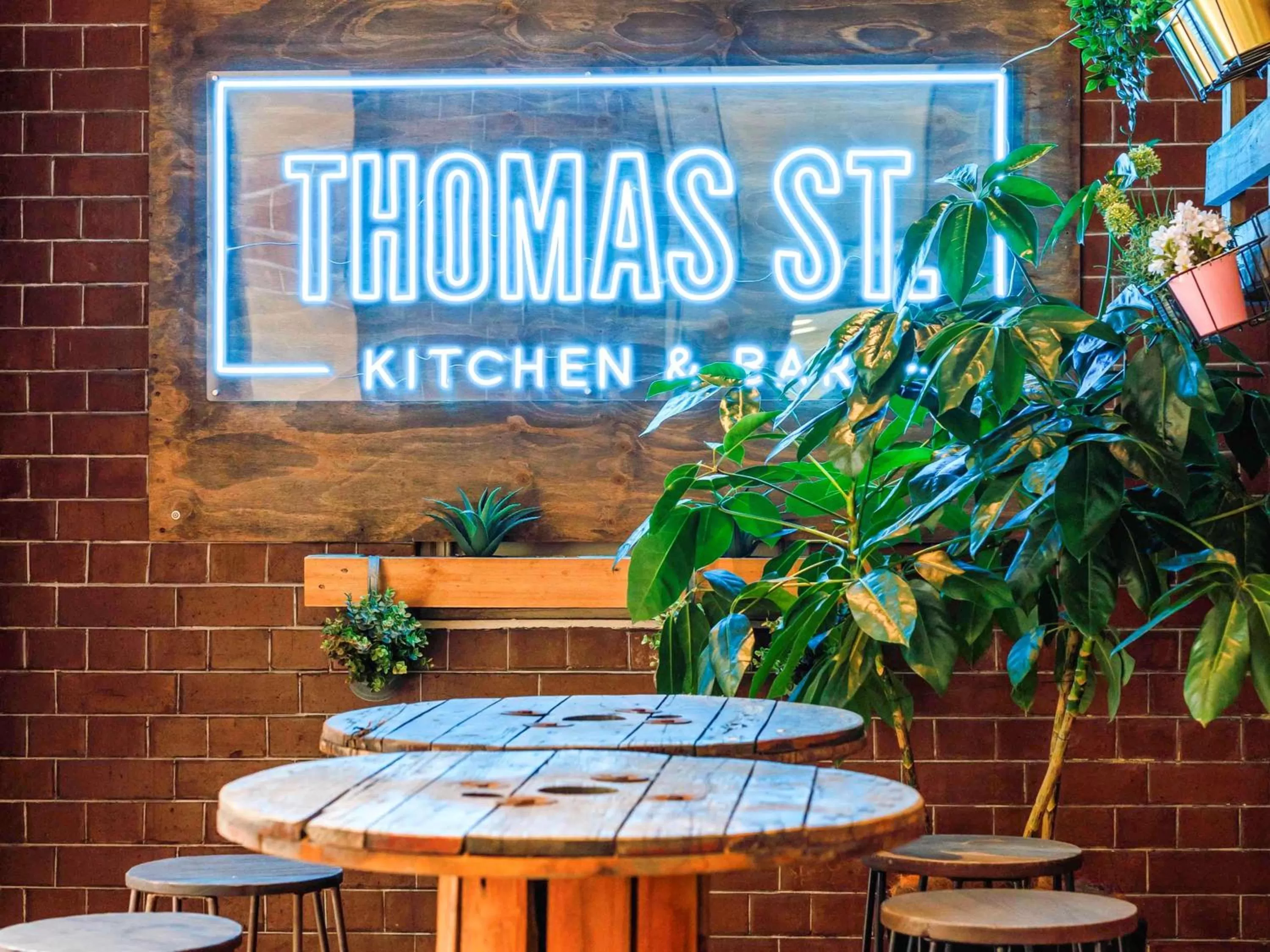 Lounge or bar in Novotel Sydney Central