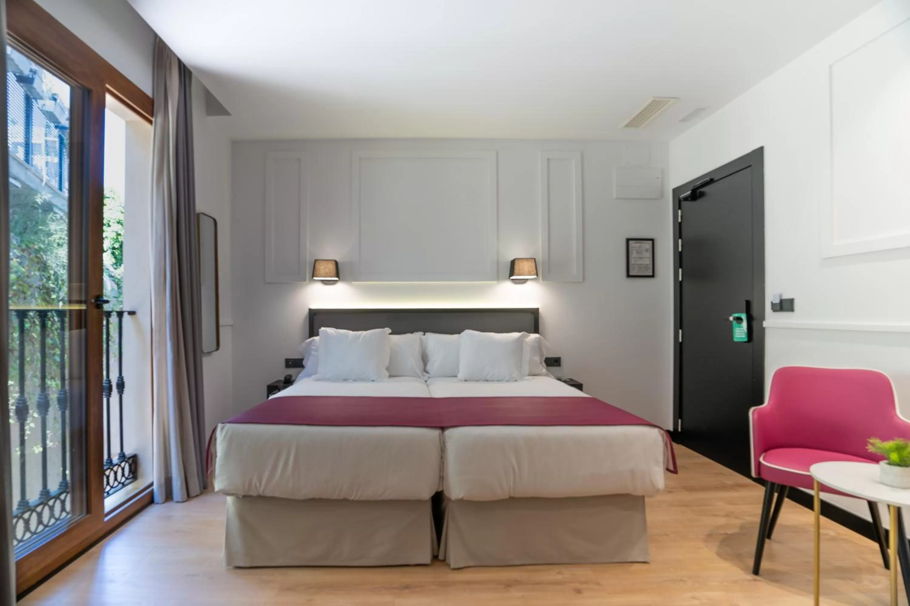 Photo of the whole room, Bed in Hotel Boutique Puerta de las Granadas