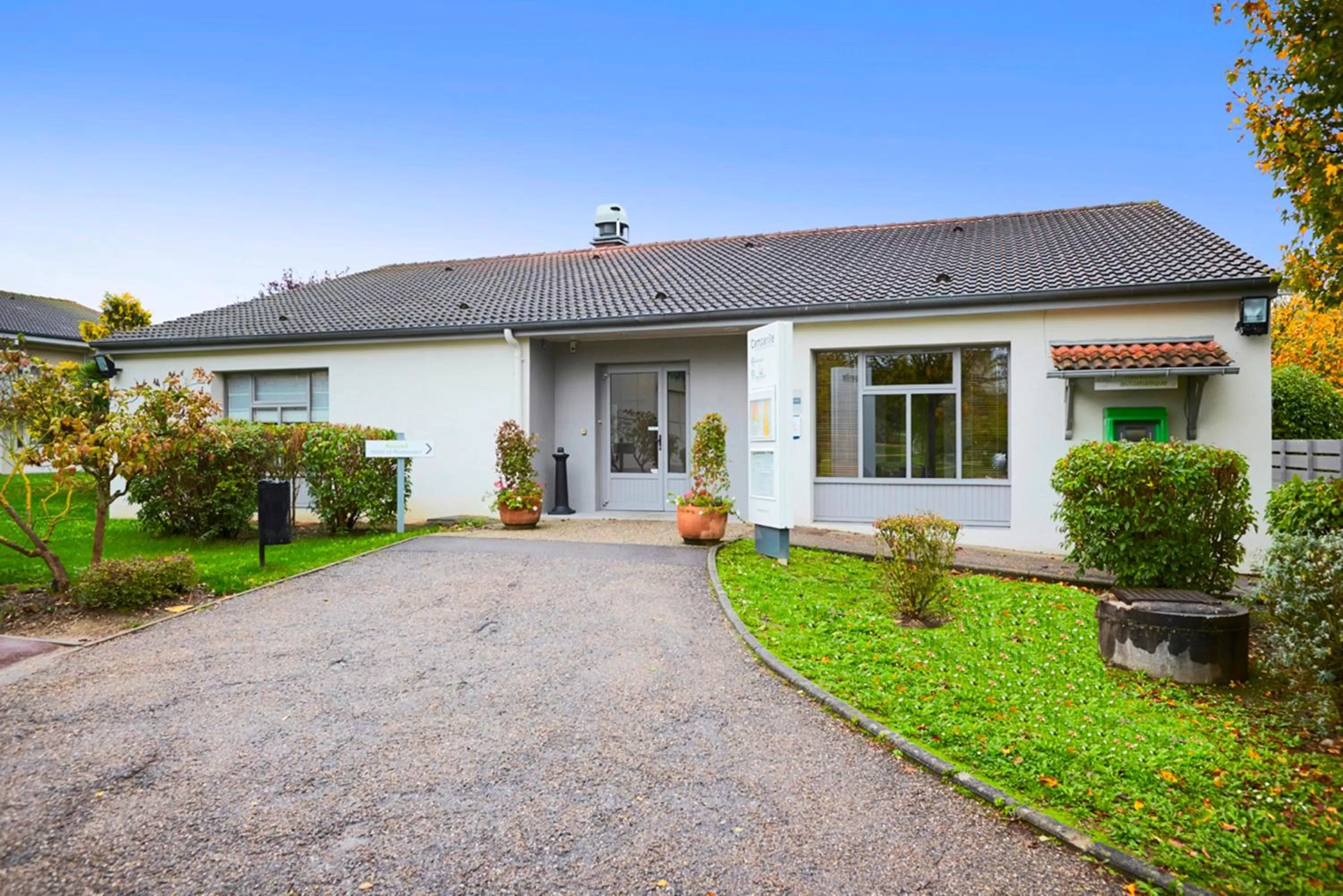Facade/entrance in Campanile Metz Est Technopole - Restaurant