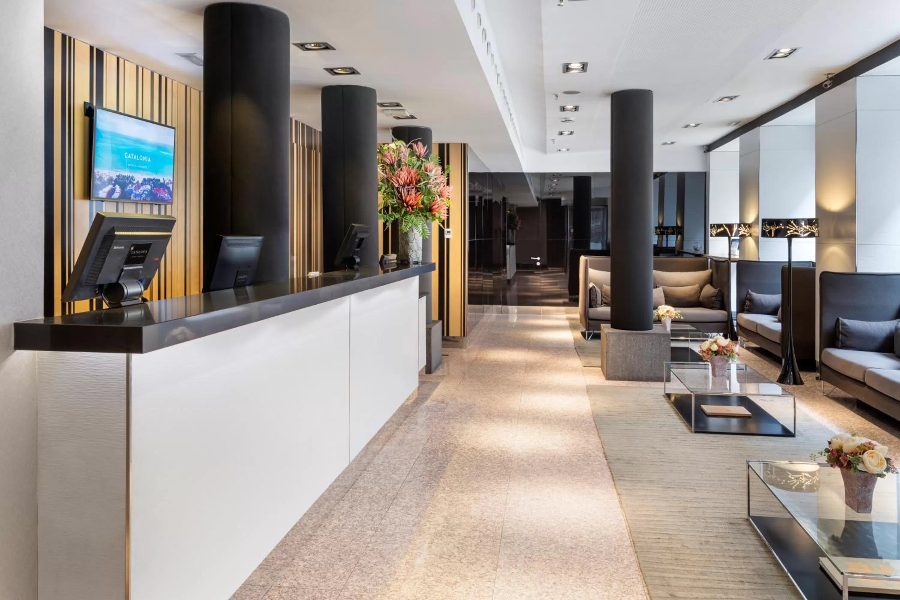 Lobby or reception in Catalonia Plaza Mayor