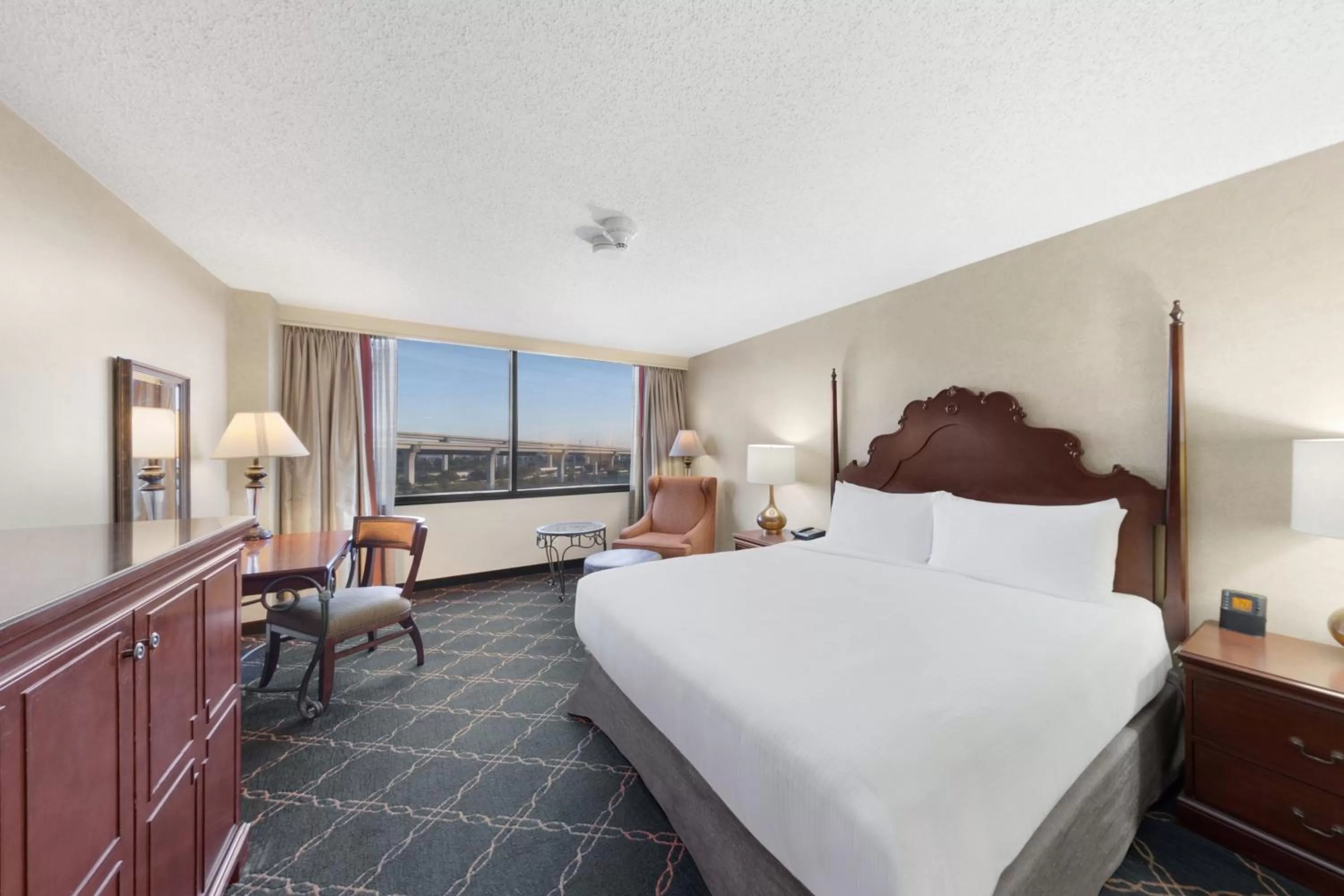 Photo of the whole room, Bed in Austin Southpark Hotel