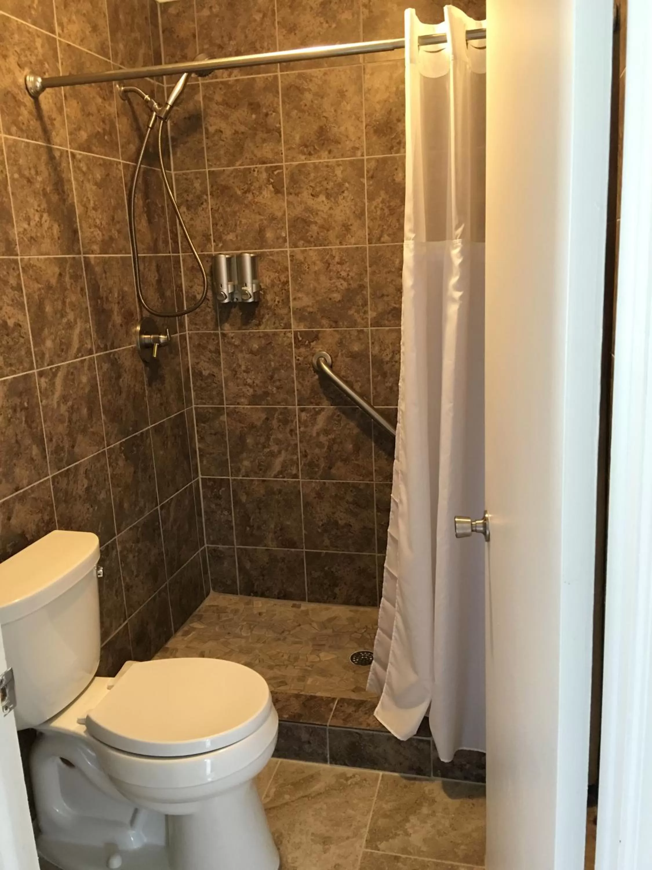 Shower in Cardinal Inn