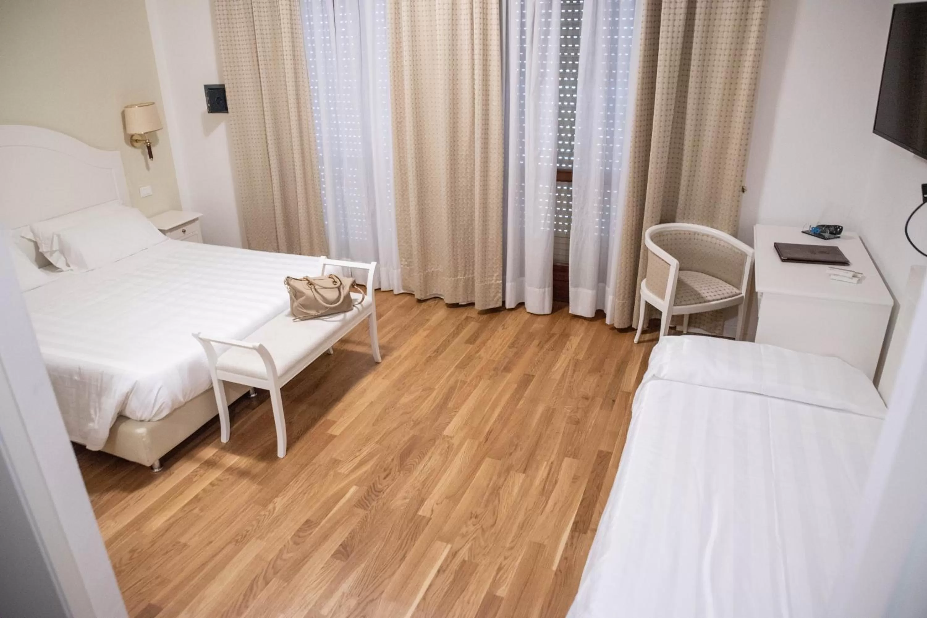 Bedroom, Bed in Grand Hotel Duomo