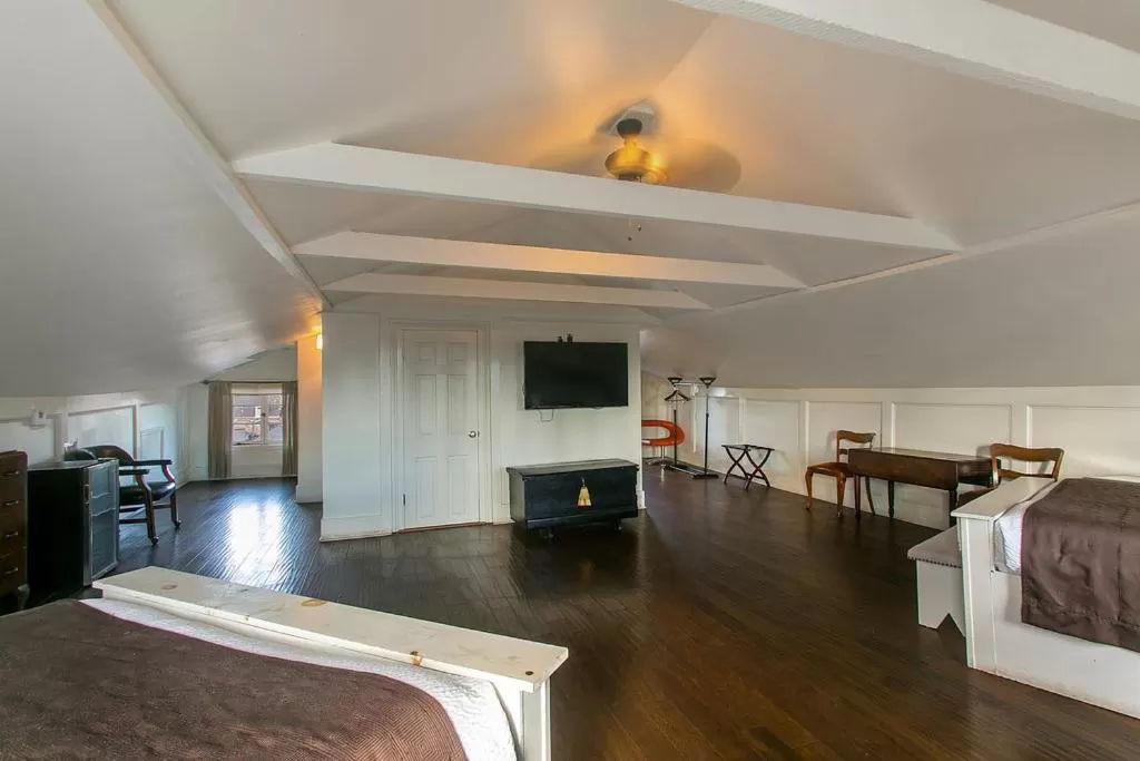 Bedroom, Bed in Lafitte Hotel & Bar