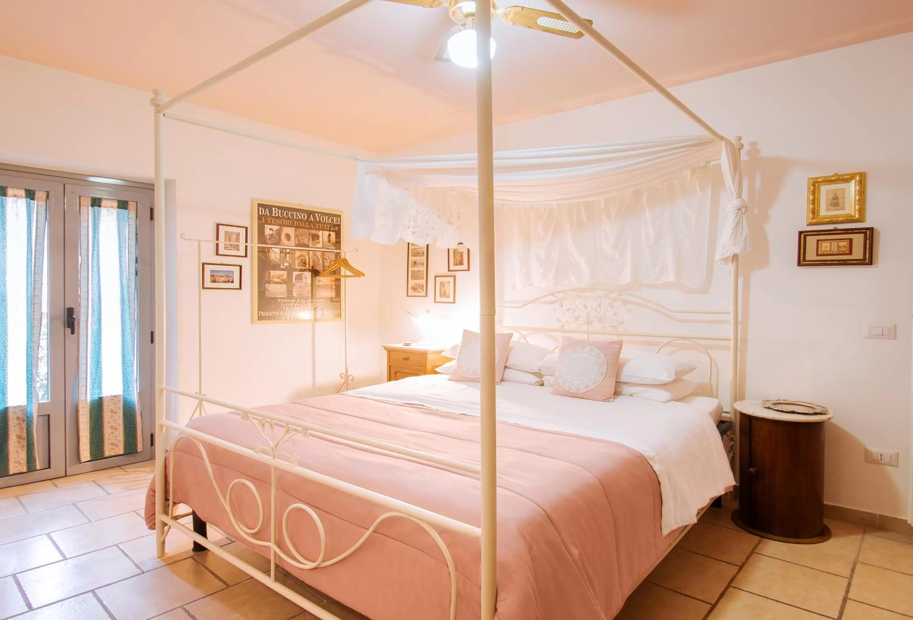 Photo of the whole room, Bed in La Fabbrica dell'Oro