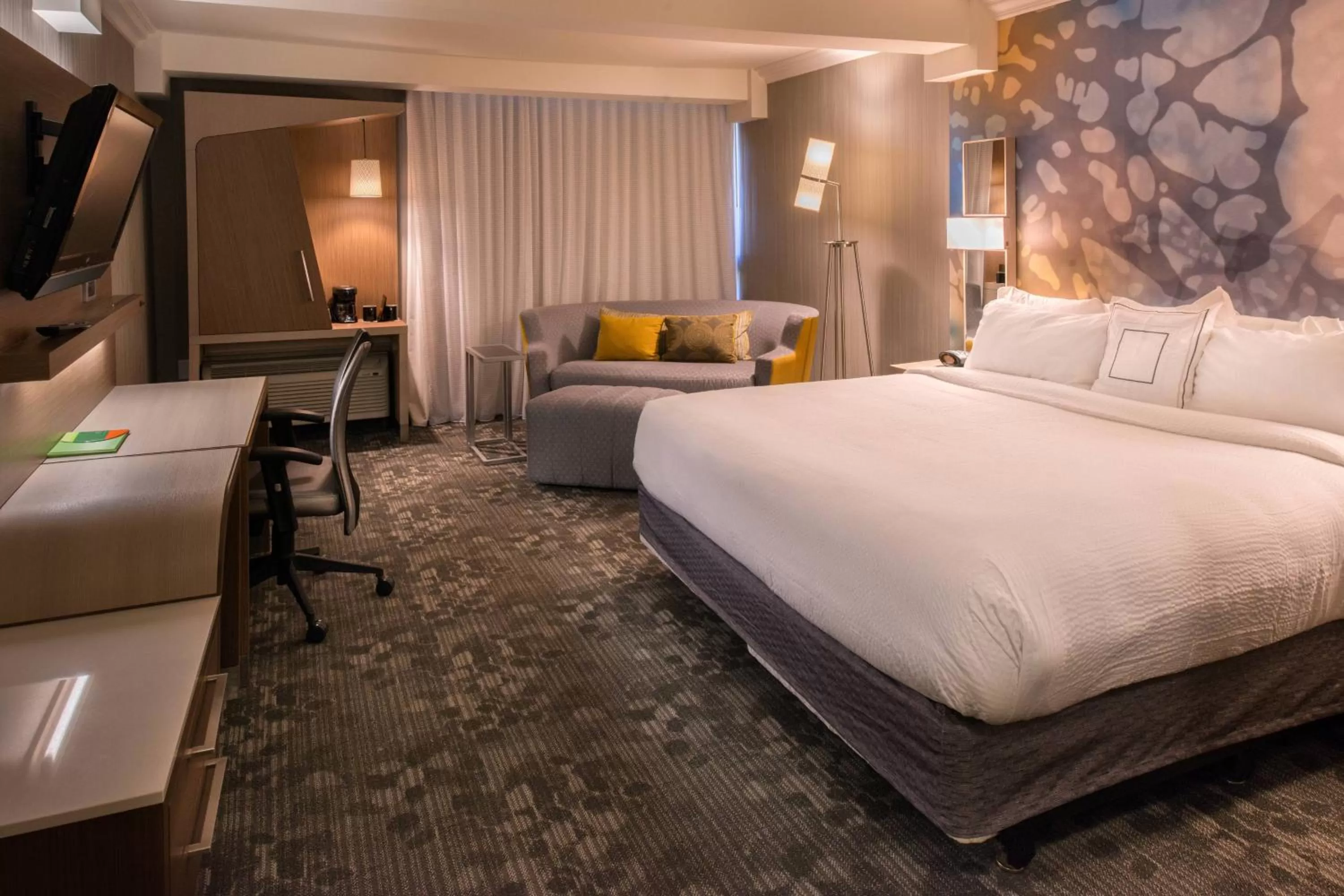 King Room with Adapted Tub - Mobility Accessible in Courtyard by Marriott Oxnard/Ventura