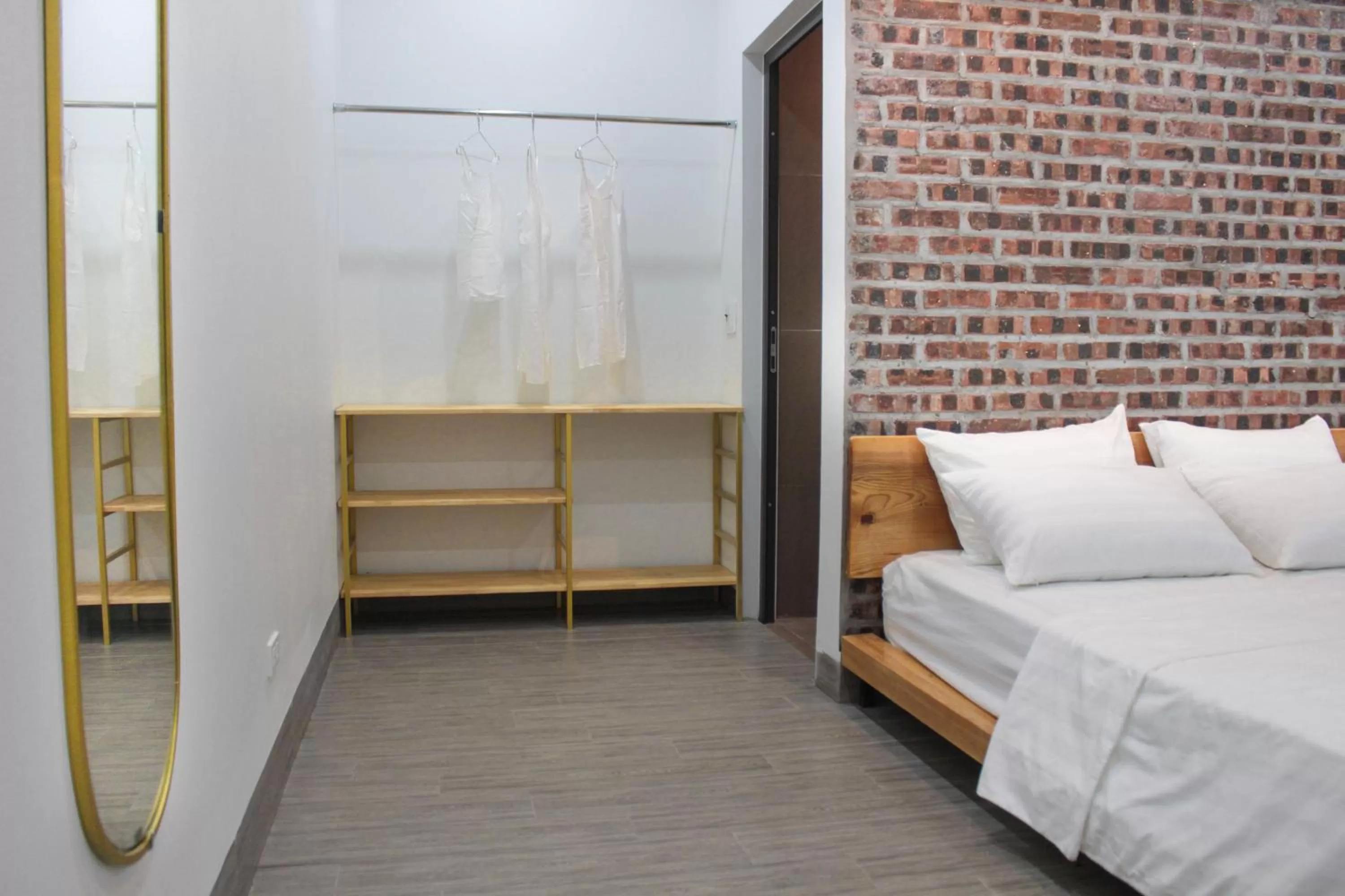 wardrobe, Bed in ᴛᴀᴍ ᴄᴏᴄ ᴄᴏᴄᴏᴏɴ ʜᴏᴍᴇsᴛᴀʏ