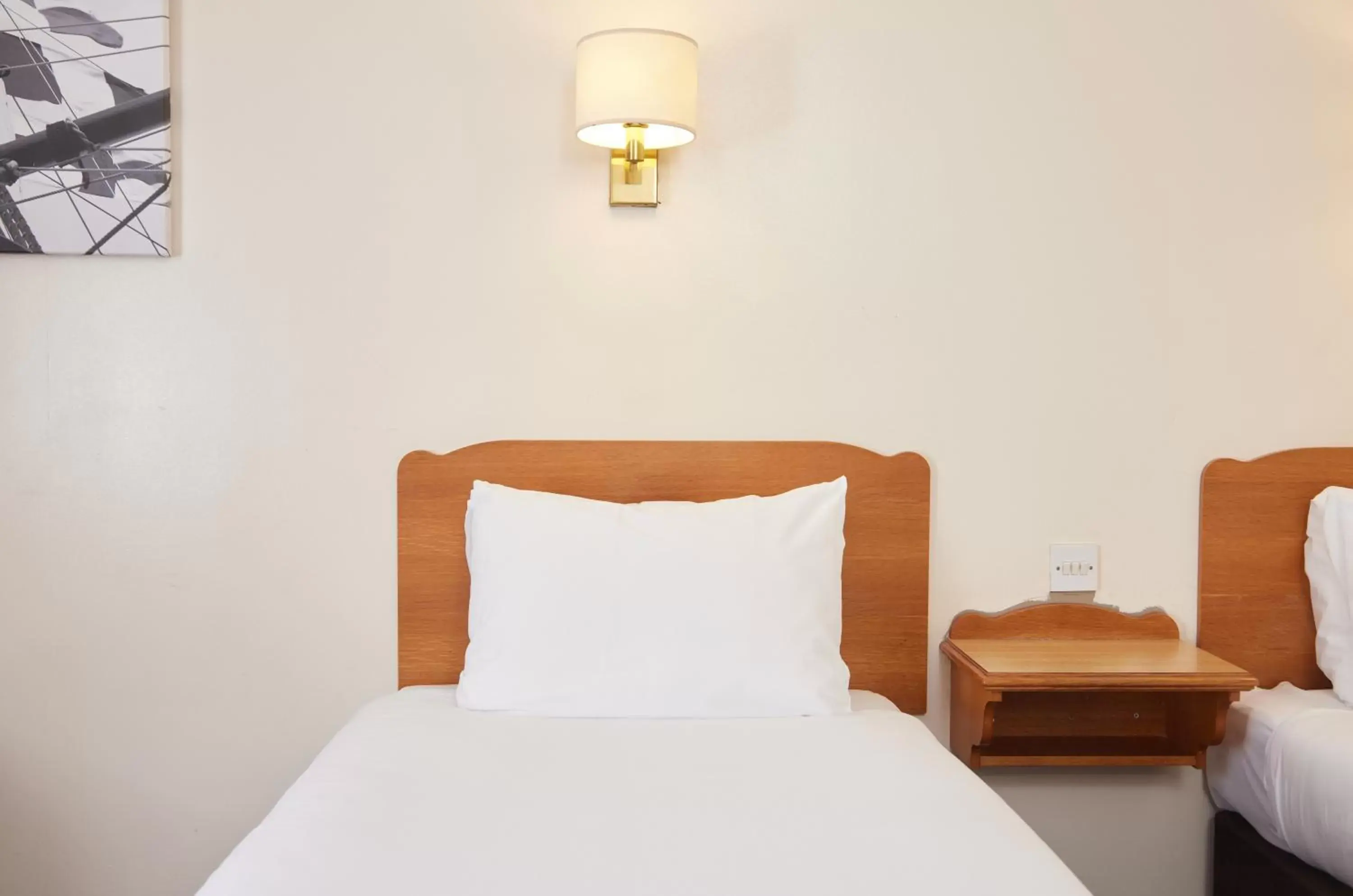 Standard Twin Room - single occupancy in Farmhouse Innlodge by Greene King Inns Standard Twin Room - single occupancy in Farmhouse Innlodge by Greene King Inns