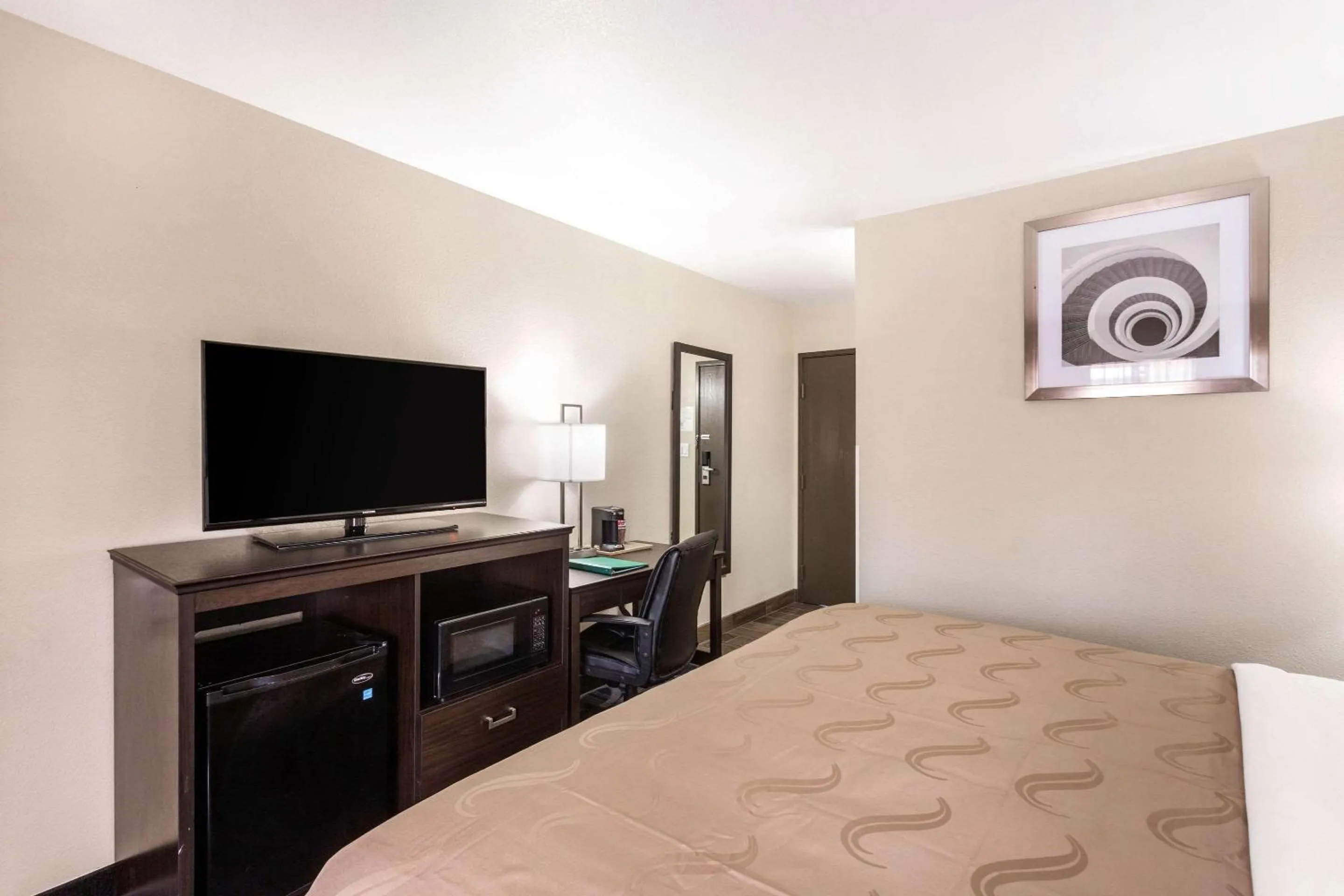 Photo of the whole room, Bed in Quality Inn Salt Lake City Downtown