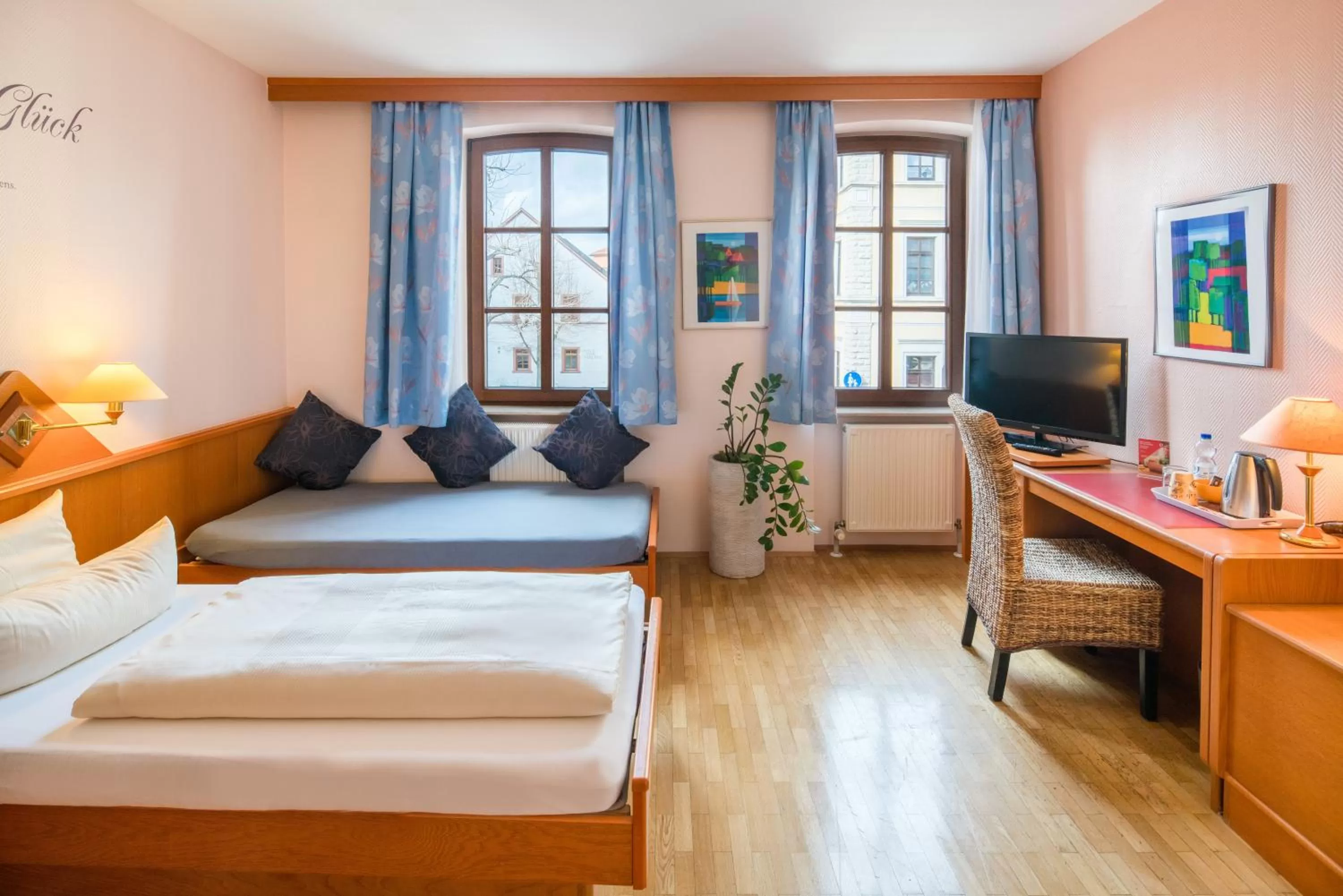 Photo of the whole room, Bed in Hotel-Restaurant Zur Kanne