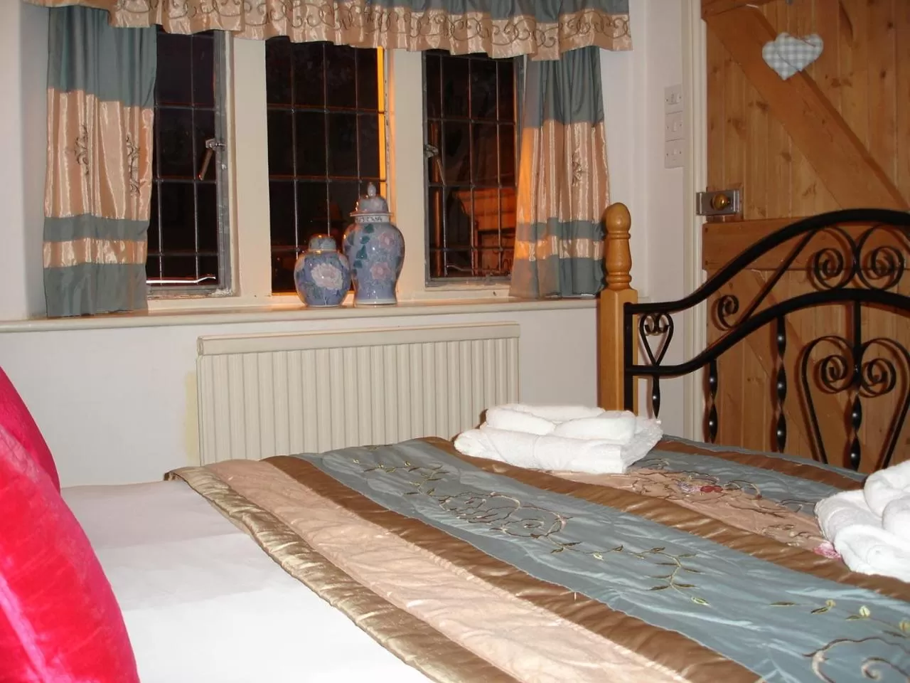 Bed in The Tollgate Inn