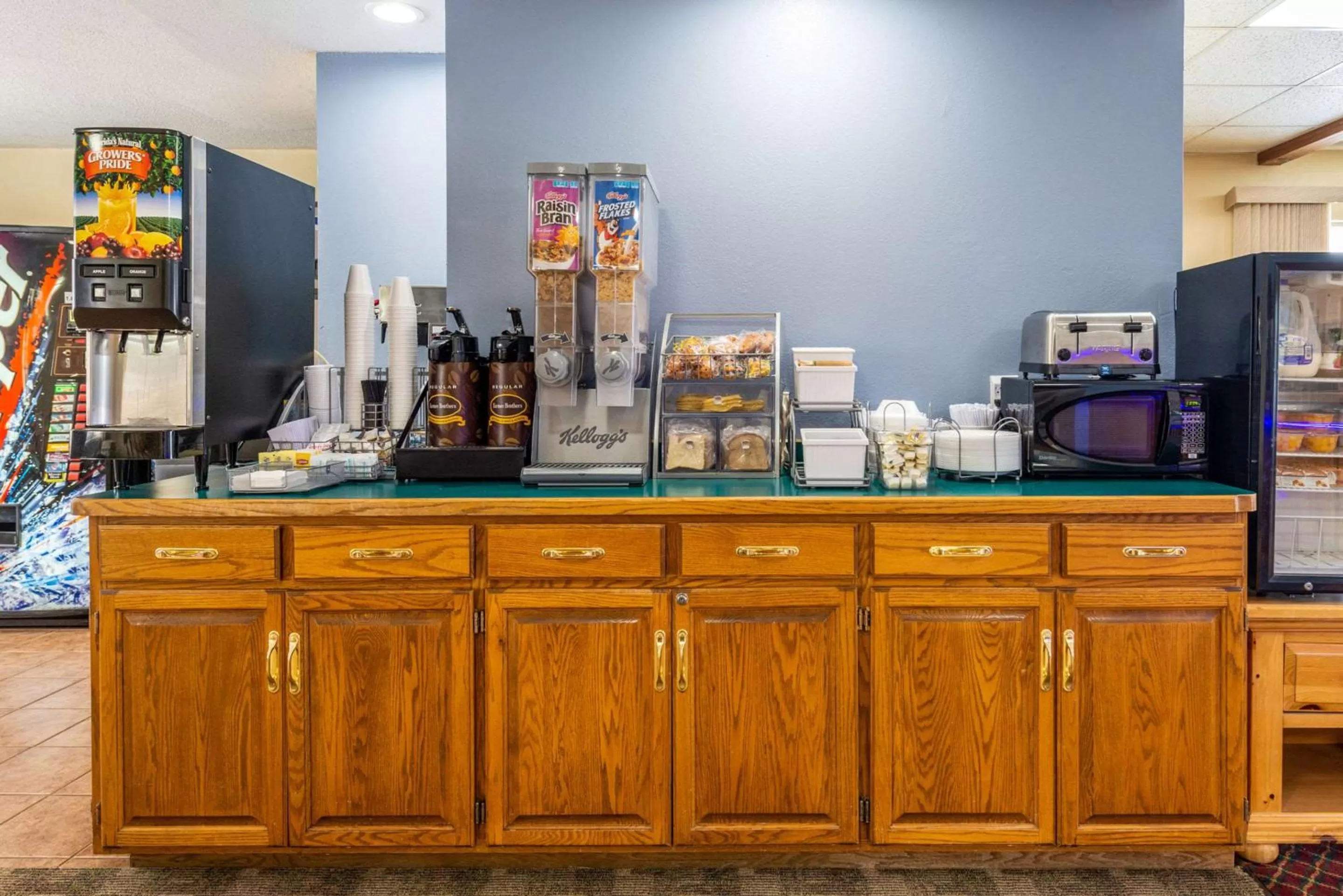 Restaurant/places to eat in Rodeway Inn Milaca